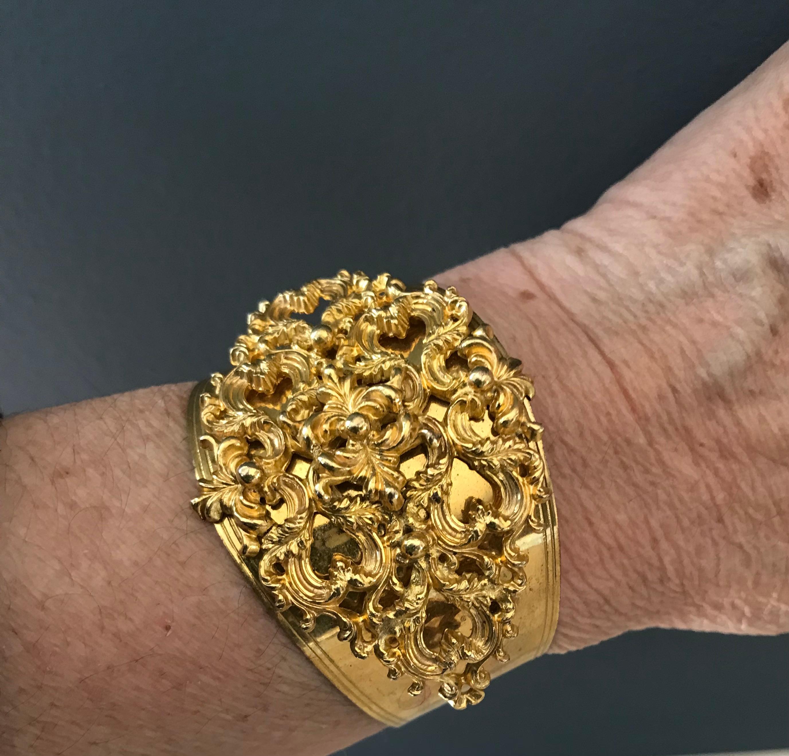 Georgianisches Metall-Manschettenarmband mit verschnörkelten Ornamenten 3
