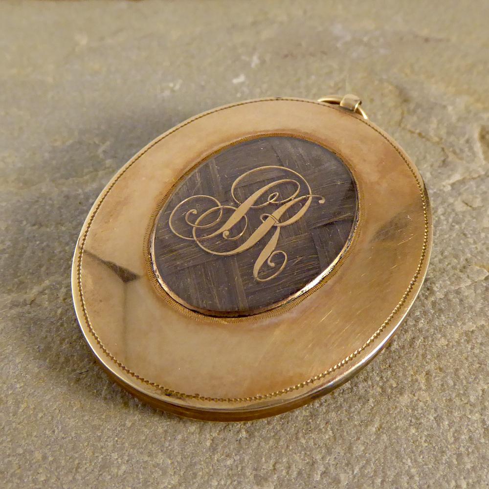 Georgian Miniature Gold Mourning Pendant In Good Condition In Yorkshire, West Yorkshire