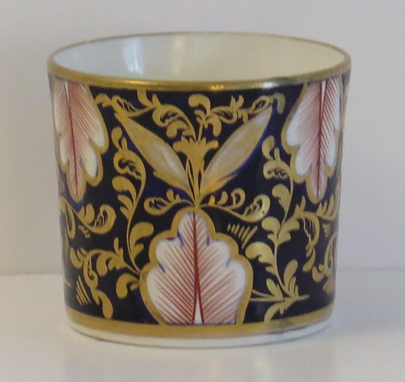 Georgian Minton Porcelain Coffee Can Hand Painted in Pattern 641, Ca 1805 In Good Condition For Sale In Lincoln, Lincolnshire