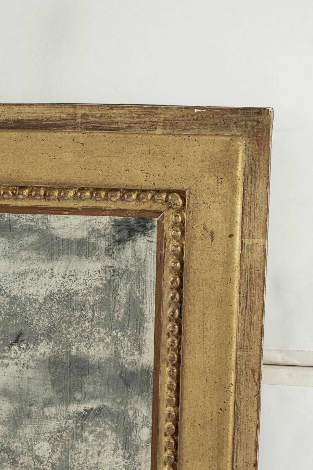 Georgian mirror within beaded giltwood frame: hand-carved giltwood frame surrounding early, or original, mirror. Circa 1780-1810, England.

Note: Regional differences in humidity and climate during shipping may cause antique and vintage wood to