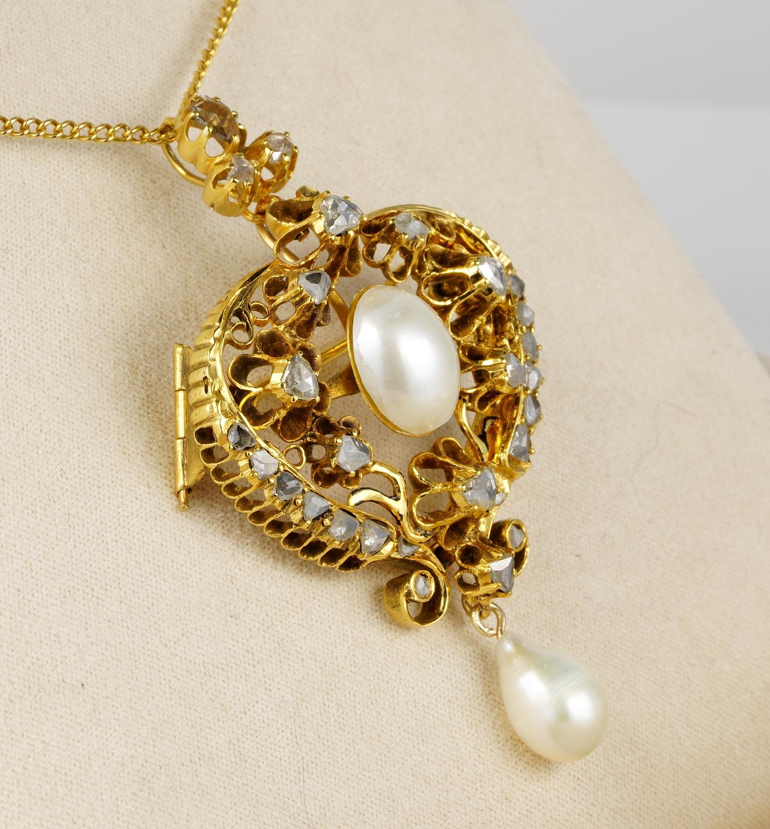 This beautiful pendant chain necklace is late Georgian period, 1840 ca
Hand crafted of solid 18 Kt gold in a glorious workmanship
Marvelous in design tailored in a sort of heart shape with an inside buttercup floret Diamond set encircling the centre