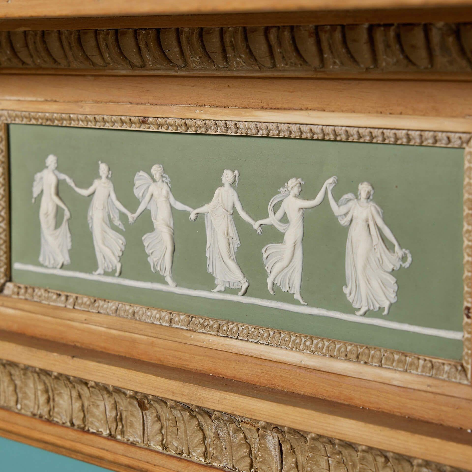 Chimenea neoclásica georgiana con placas de Wedgwood Composición en venta