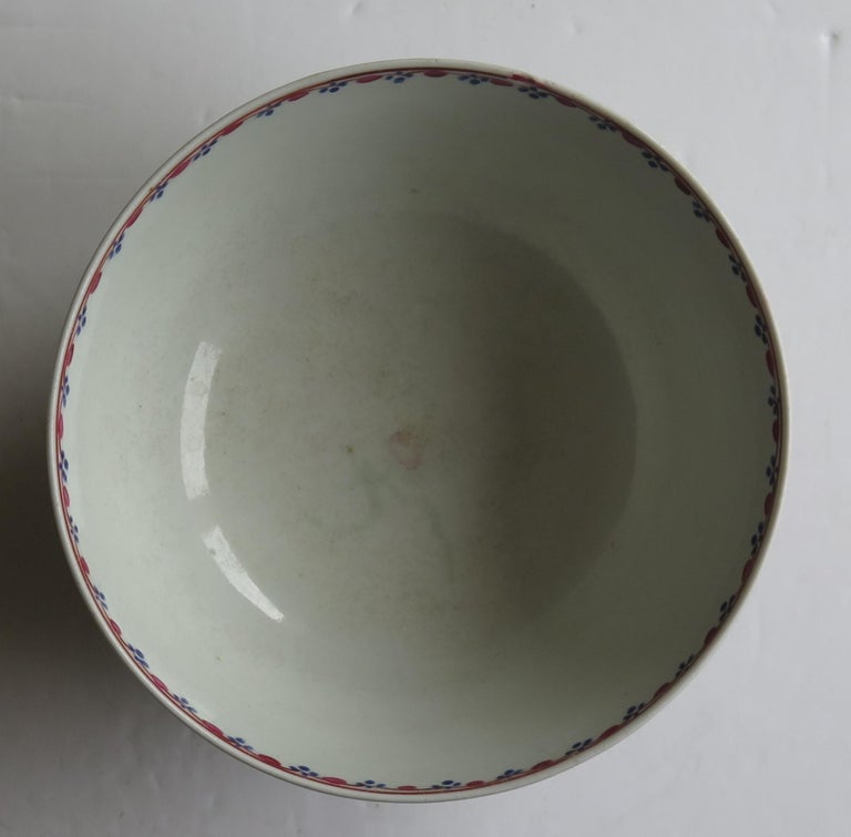 Georgian New Hall Porcelain Bowl Lady with Parasol Pattern No. 20, circa 1790 For Sale 3