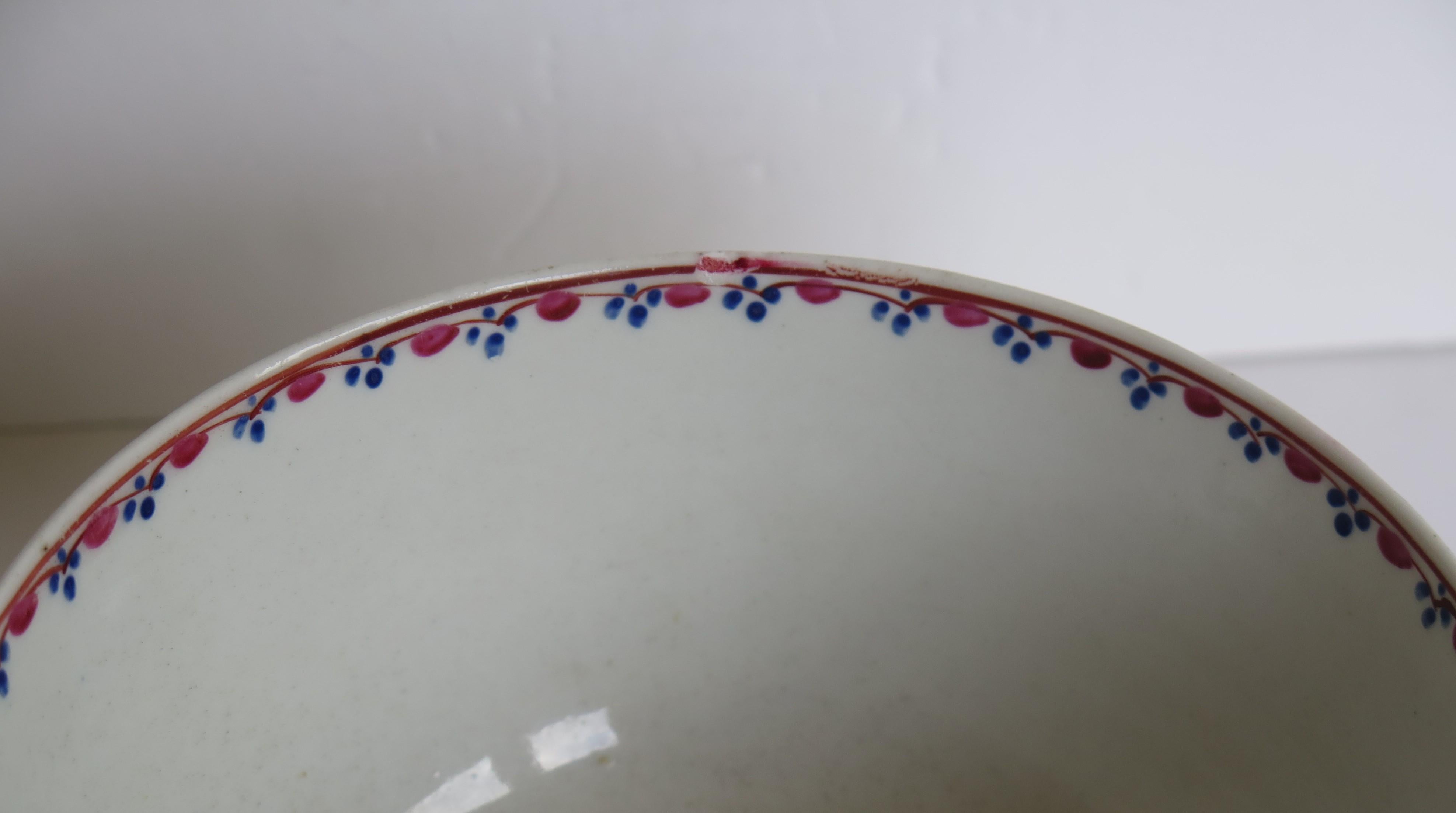 Georgian New Hall Porcelain Bowl Lady with Parasol Pattern No. 20, circa 1790 For Sale 4
