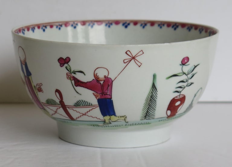 Hand-Painted Georgian New Hall Porcelain Bowl Lady with Parasol Pattern No. 20, circa 1790 For Sale