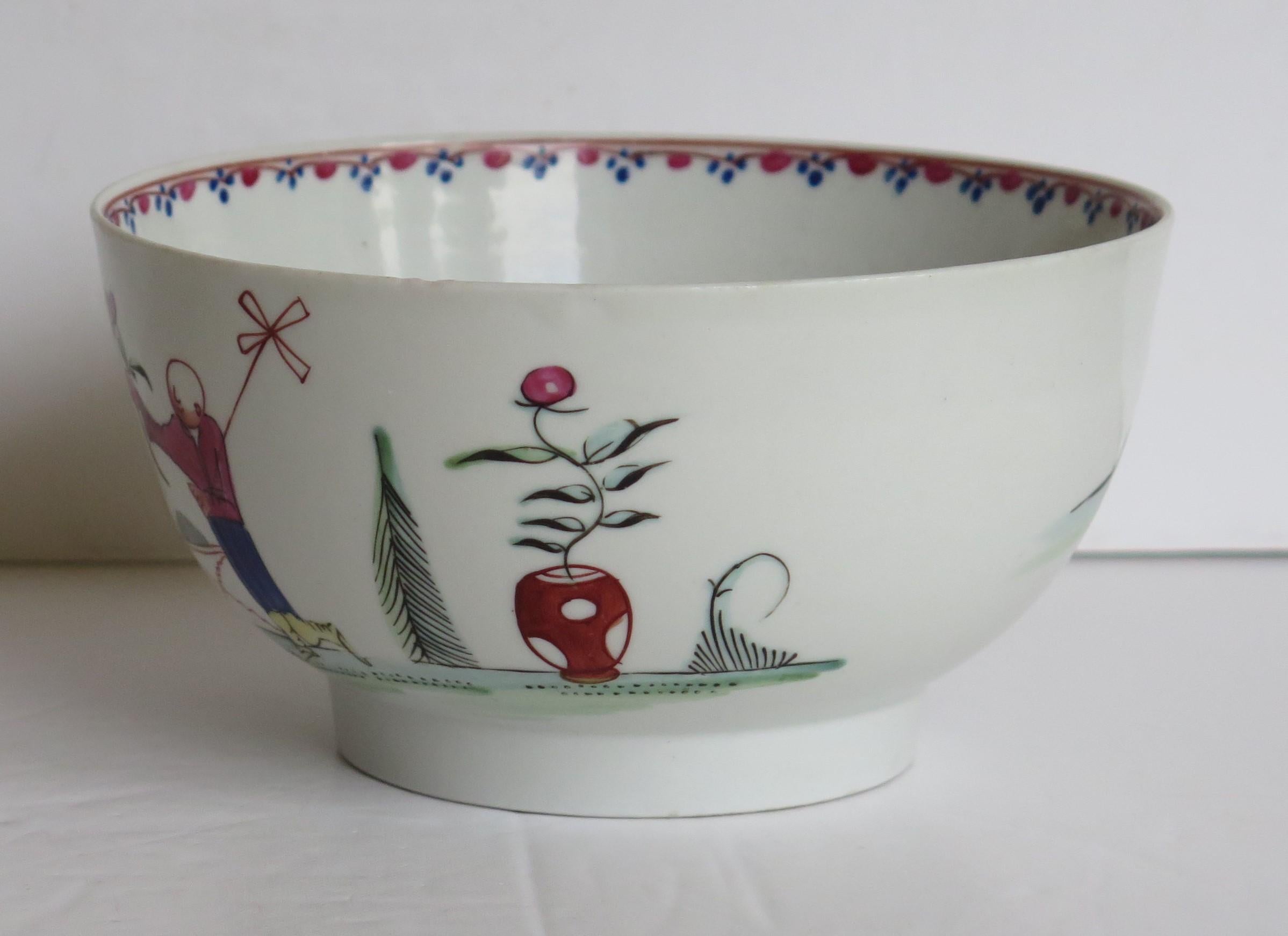 Chinoiserie Georgian New Hall Porcelain Bowl Lady with Parasol Pattern No. 20, circa 1790 For Sale