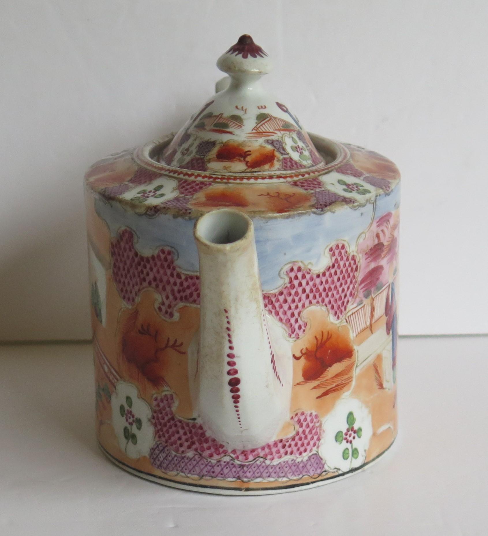 Tetera ovalada georgiana de porcelana New Hall con dibujo de niño en la ventana 425, ca 1802 en venta 1
