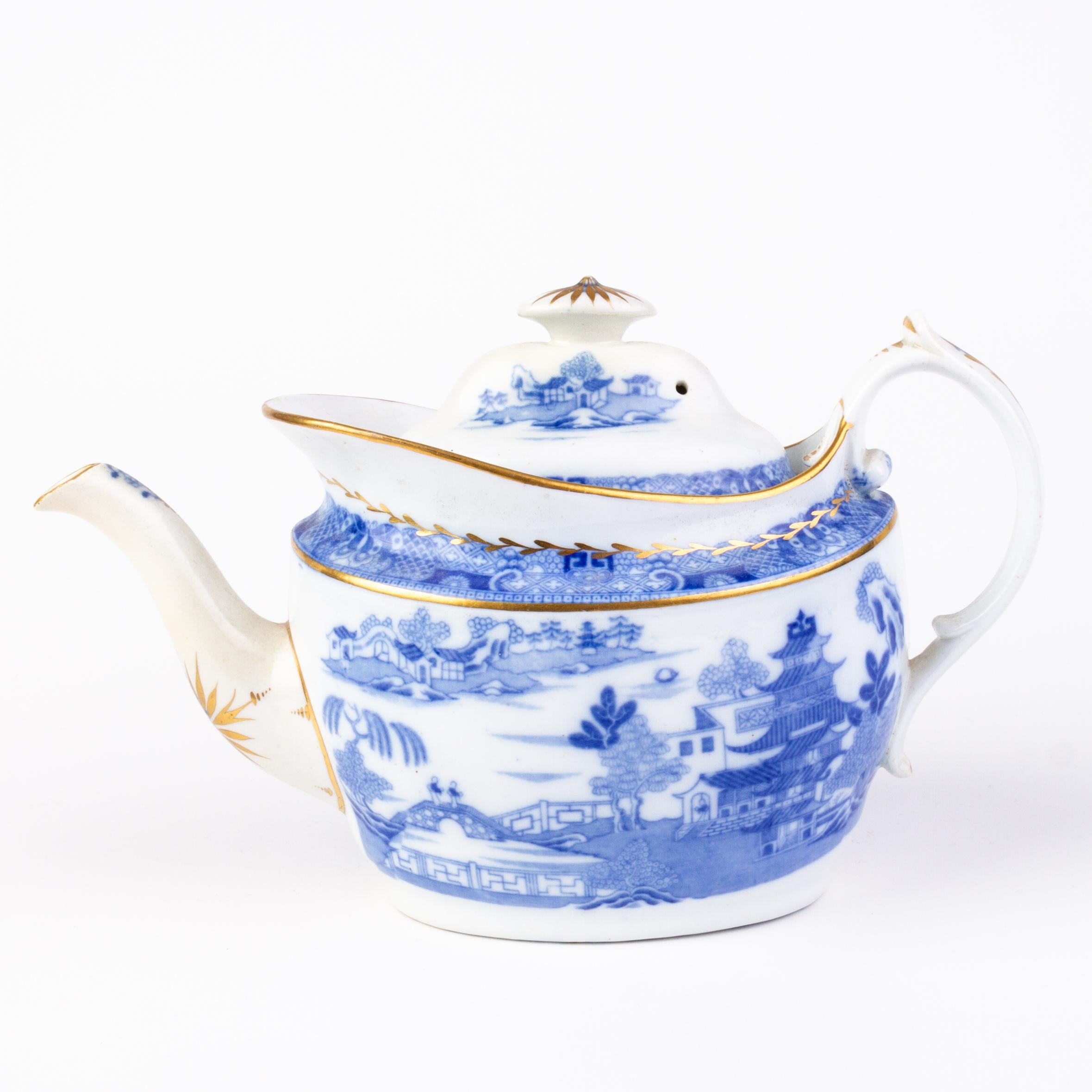 Georgian Newhall English Porcelain Blue Willow Teapot 18th Century  2