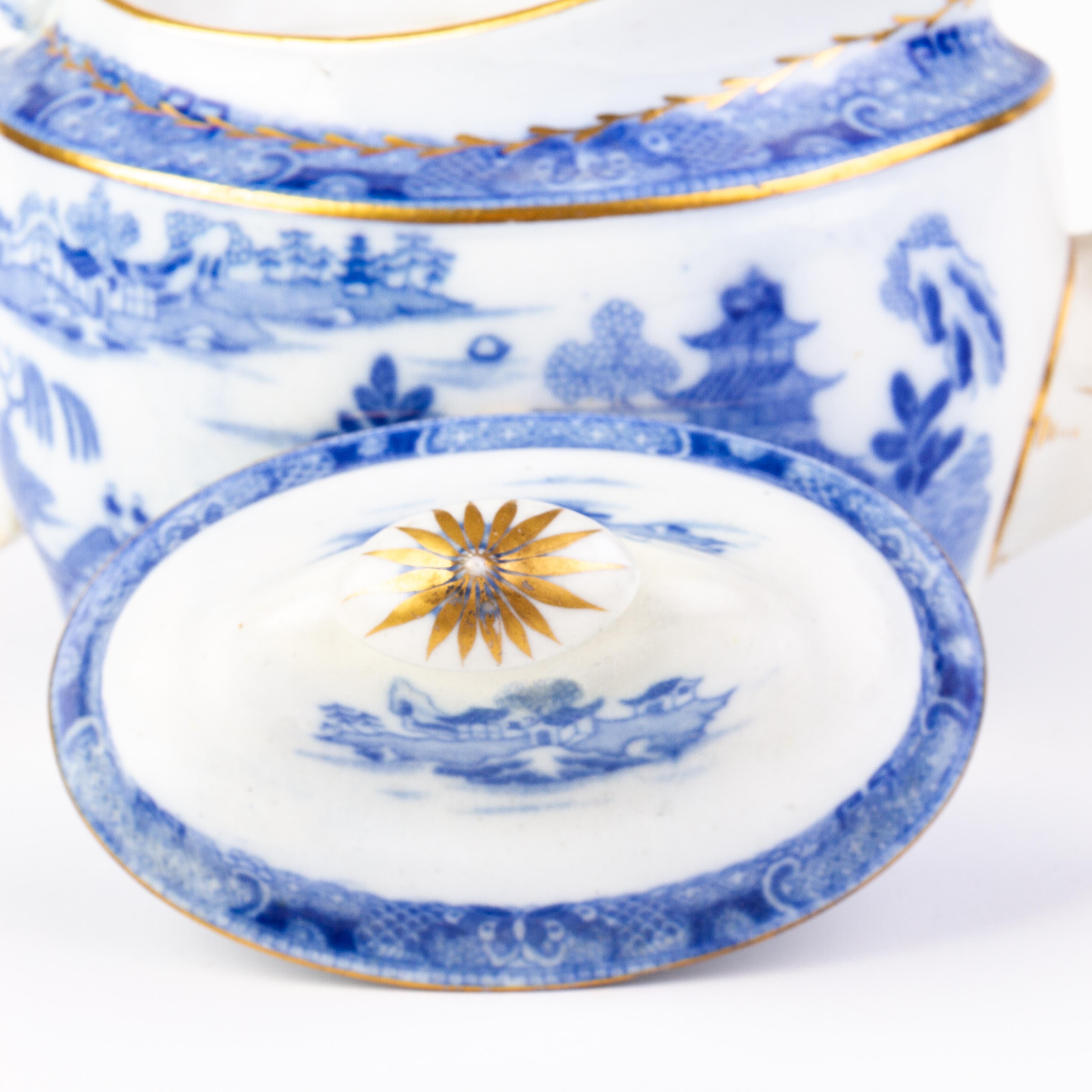 Georgian Newhall English Porcelain Blue Willow Teapot 18th Century  4