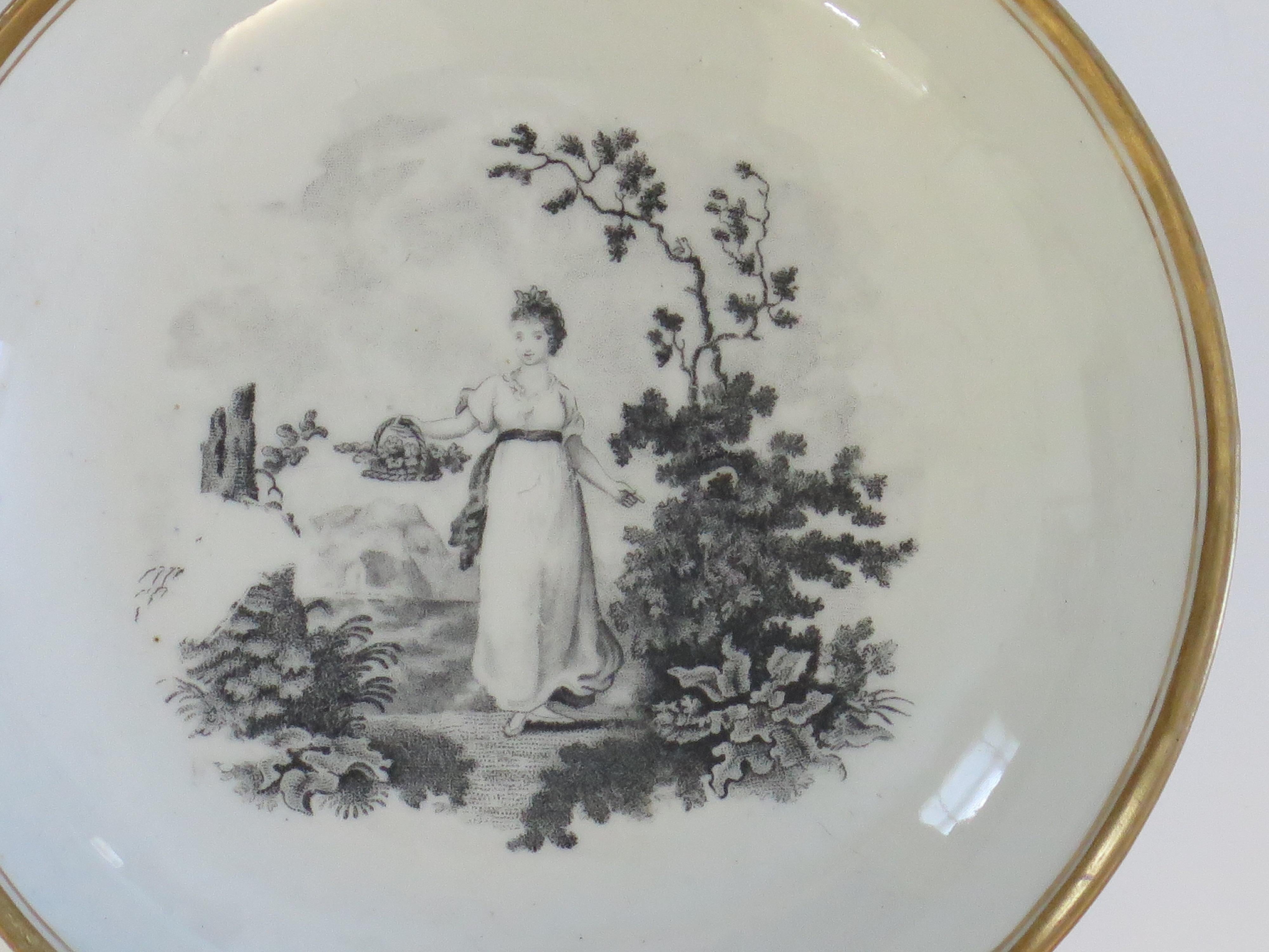 Anglais Tasse à thé et soucoupe duo en porcelaine géorgienne de Newhall imprimée en forme de batte, vers 1805 en vente