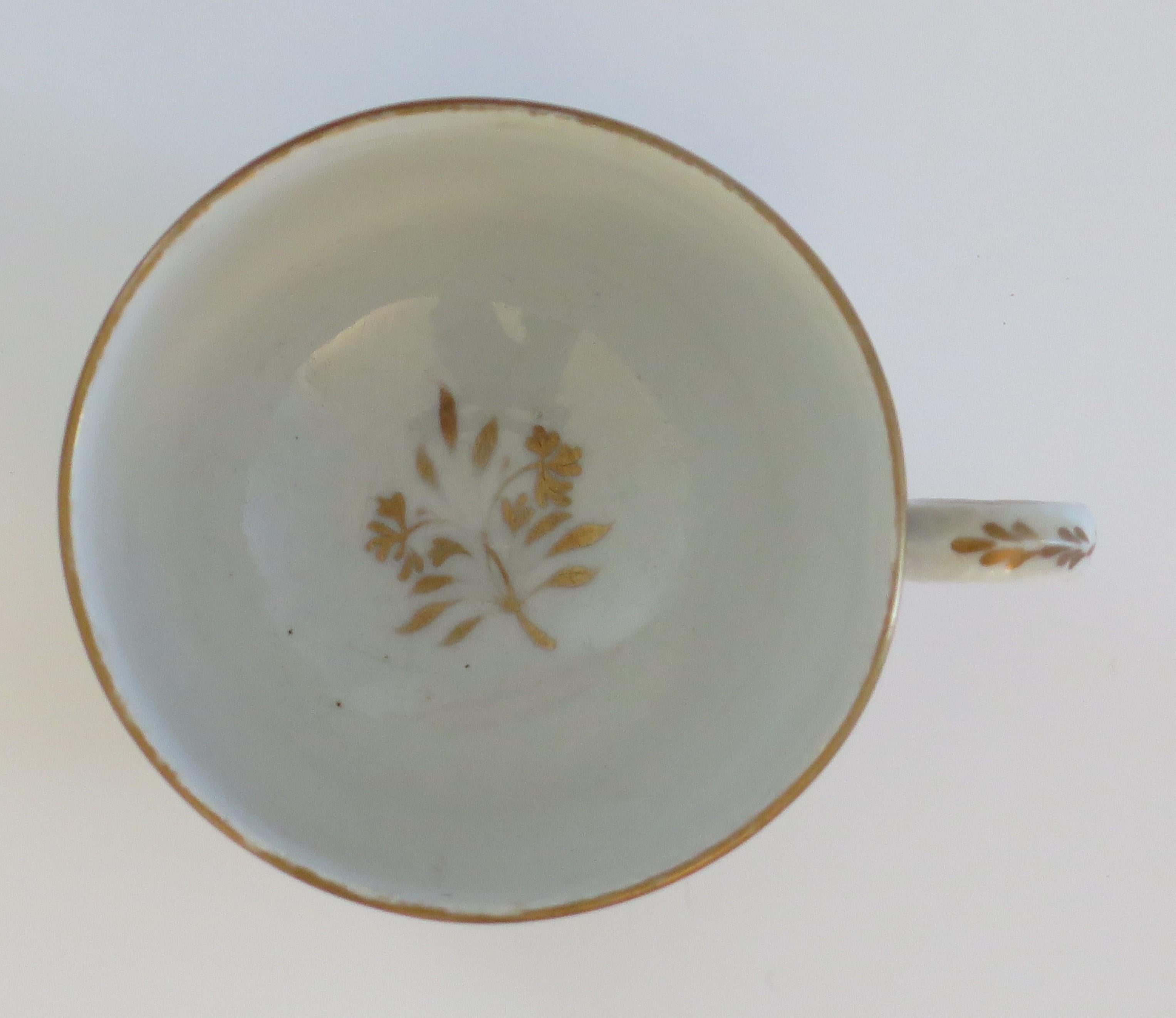 English Georgian Newhall Porcelain Duo Tea Cup and Saucer Bat Printed Ptn, circa 1805 For Sale