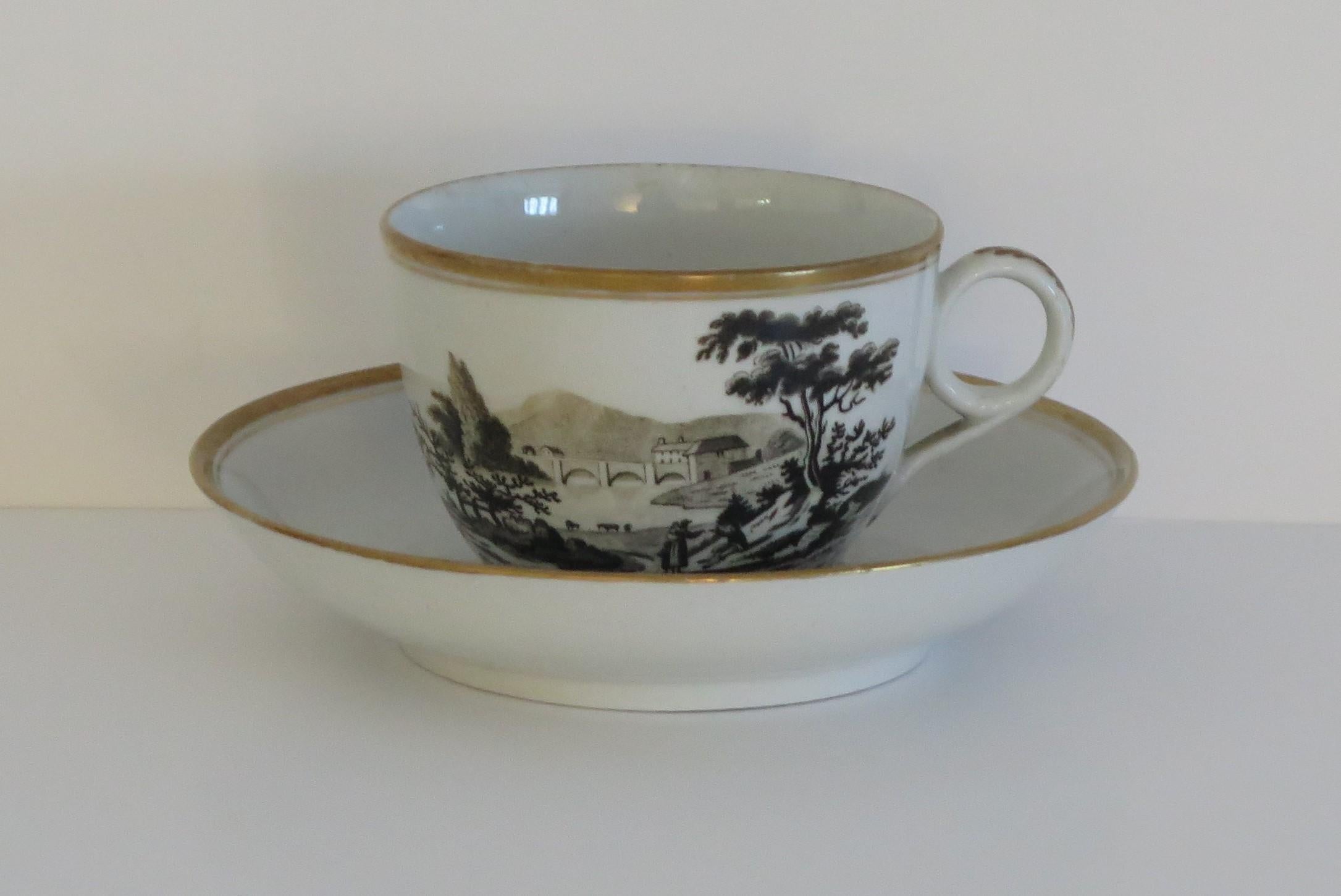 Georgian Newhall Porcelain Duo Tea Cup and Saucer Bat Printed Ptn, circa 1805 In Good Condition For Sale In Lincoln, Lincolnshire