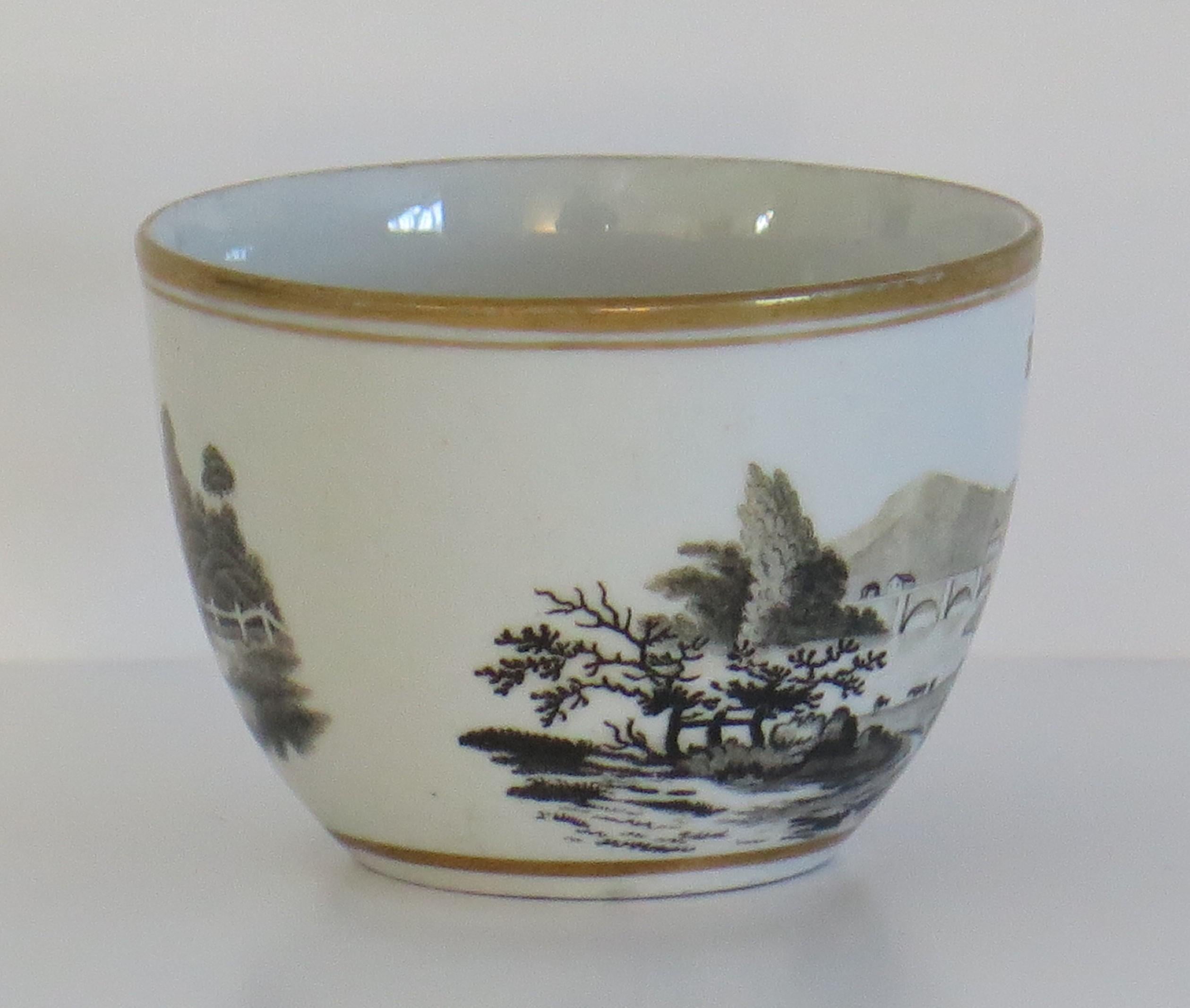 Porcelaine Tasse à thé et soucoupe duo en porcelaine géorgienne de Newhall imprimée en forme de batte, vers 1805 en vente