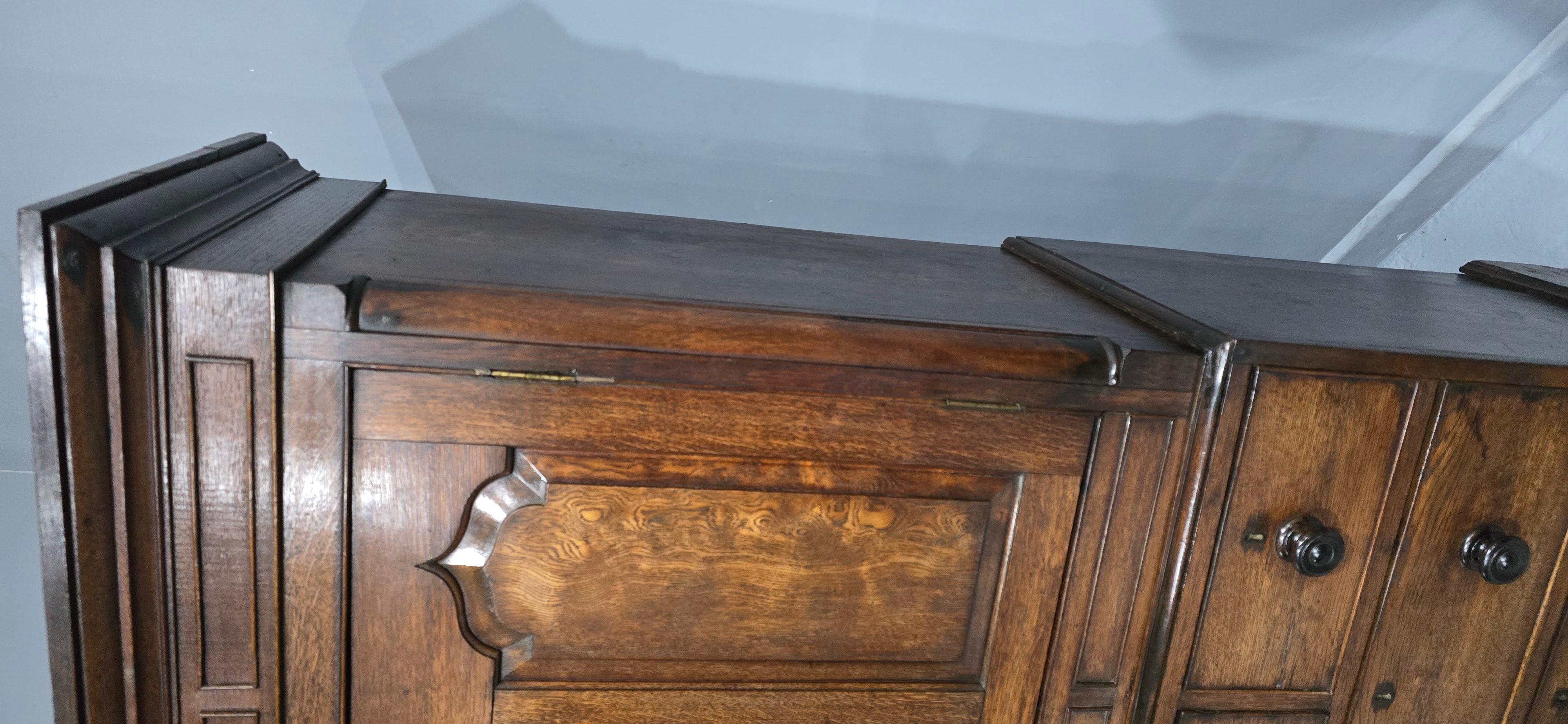 Armoire à provisions en chêne et orme de style géorgien en vente 4