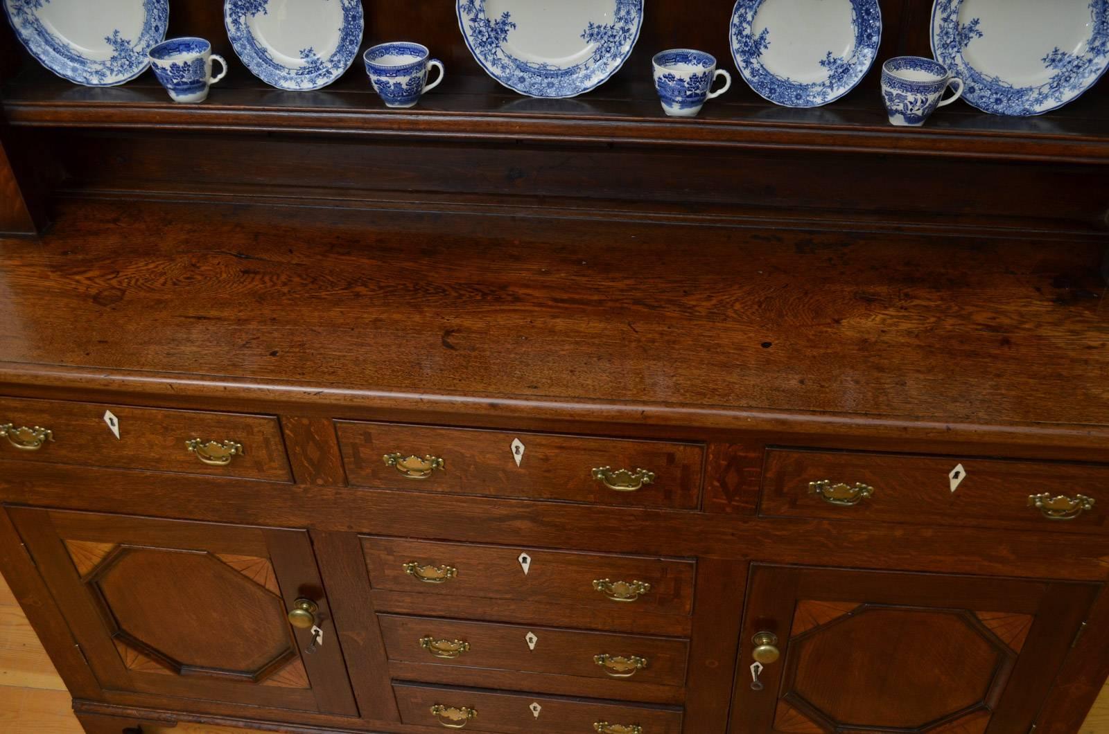 Georgian Oak and Mahogany Welsh Dresser In Excellent Condition In Whaley Bridge, GB