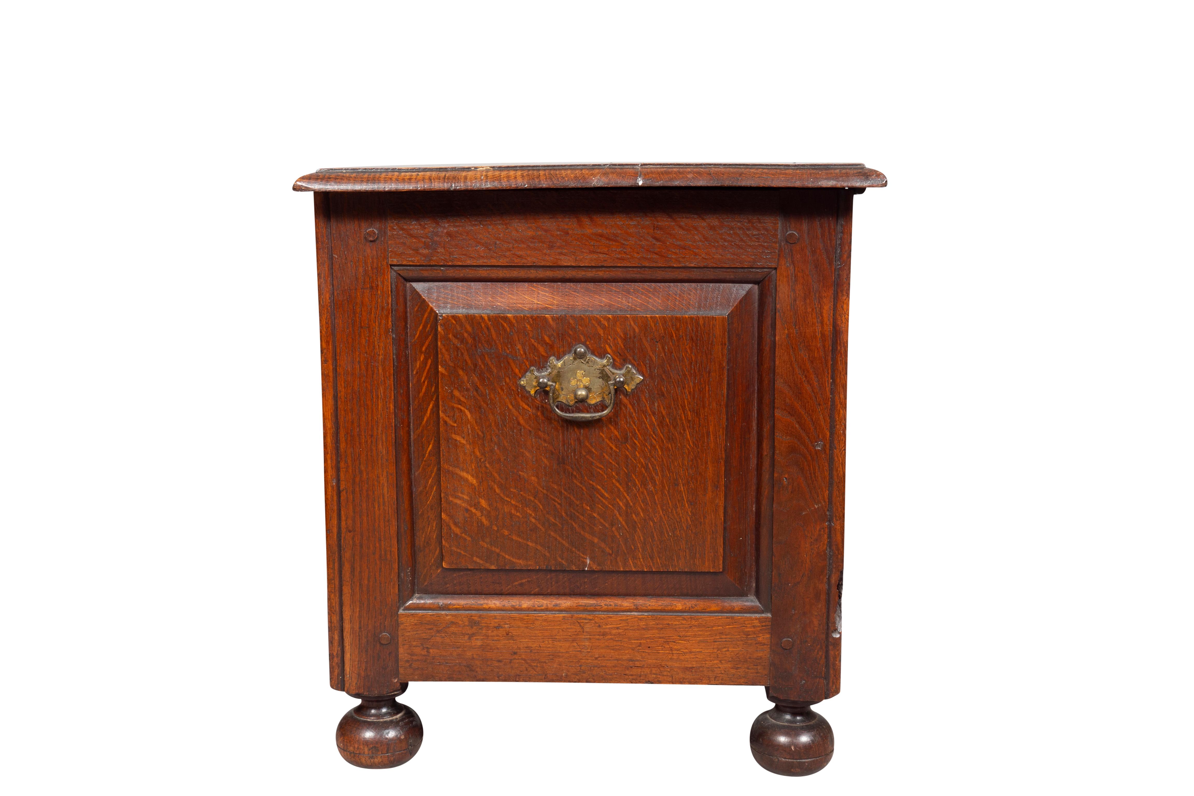 Mid-18th Century Georgian Oak Box For Sale