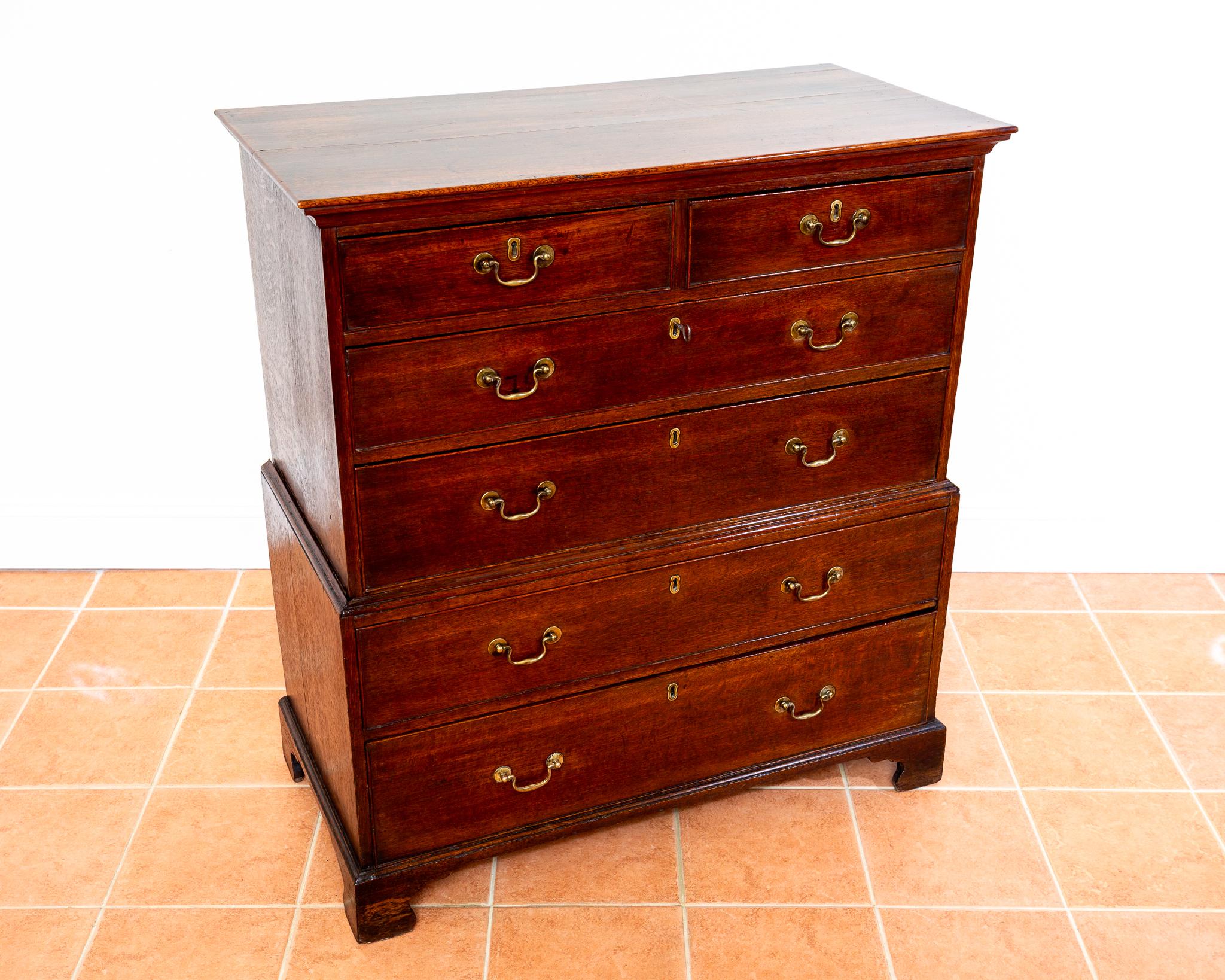 Pecho de roble georgiano en el pecho de cajones 1750 Antiguo Tallboy Country Farmhouse Latón en venta