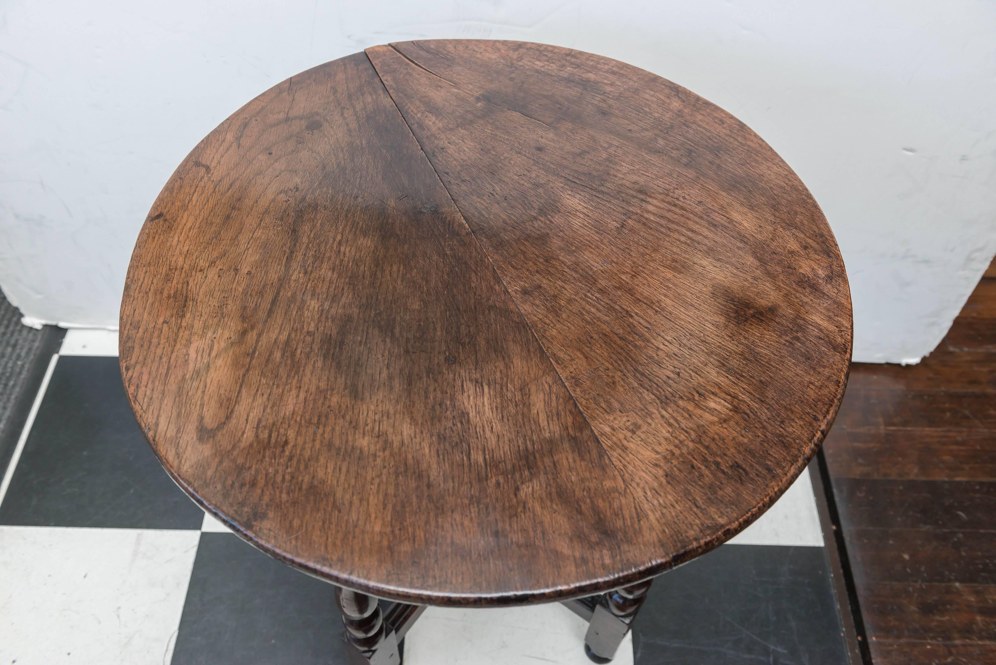 Hand-Crafted Georgian Oak Circular Tavern Table on Turned Legs and a Stretcher Base