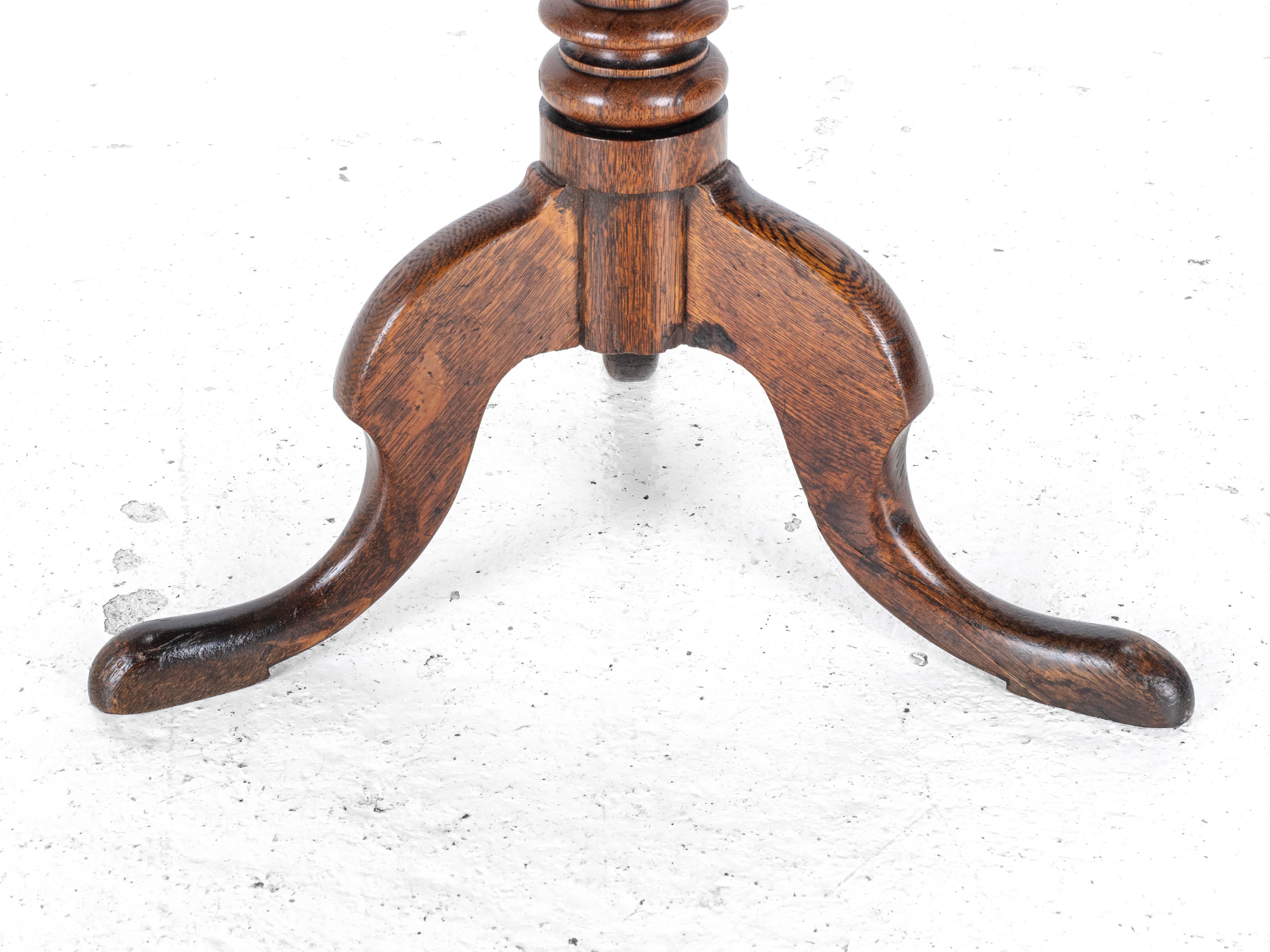 Georgianischer Wein-Dreibein-Tisch aus Eiche im Landhausstil C1800 (George III.-Beistellleuchte) 5