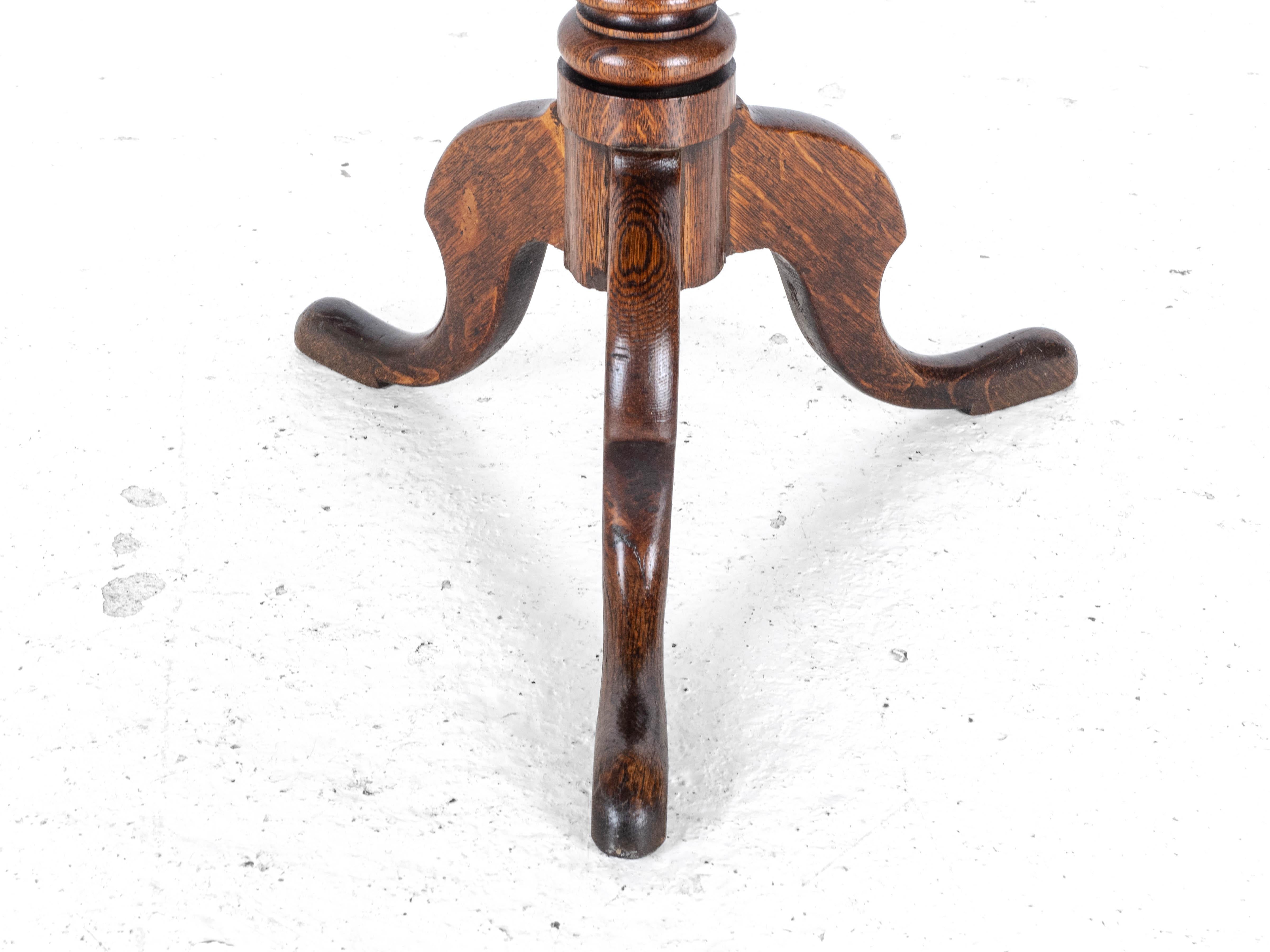 Georgianischer Wein-Dreibein-Tisch aus Eiche im Landhausstil C1800 (George III.-Beistellleuchte) 6
