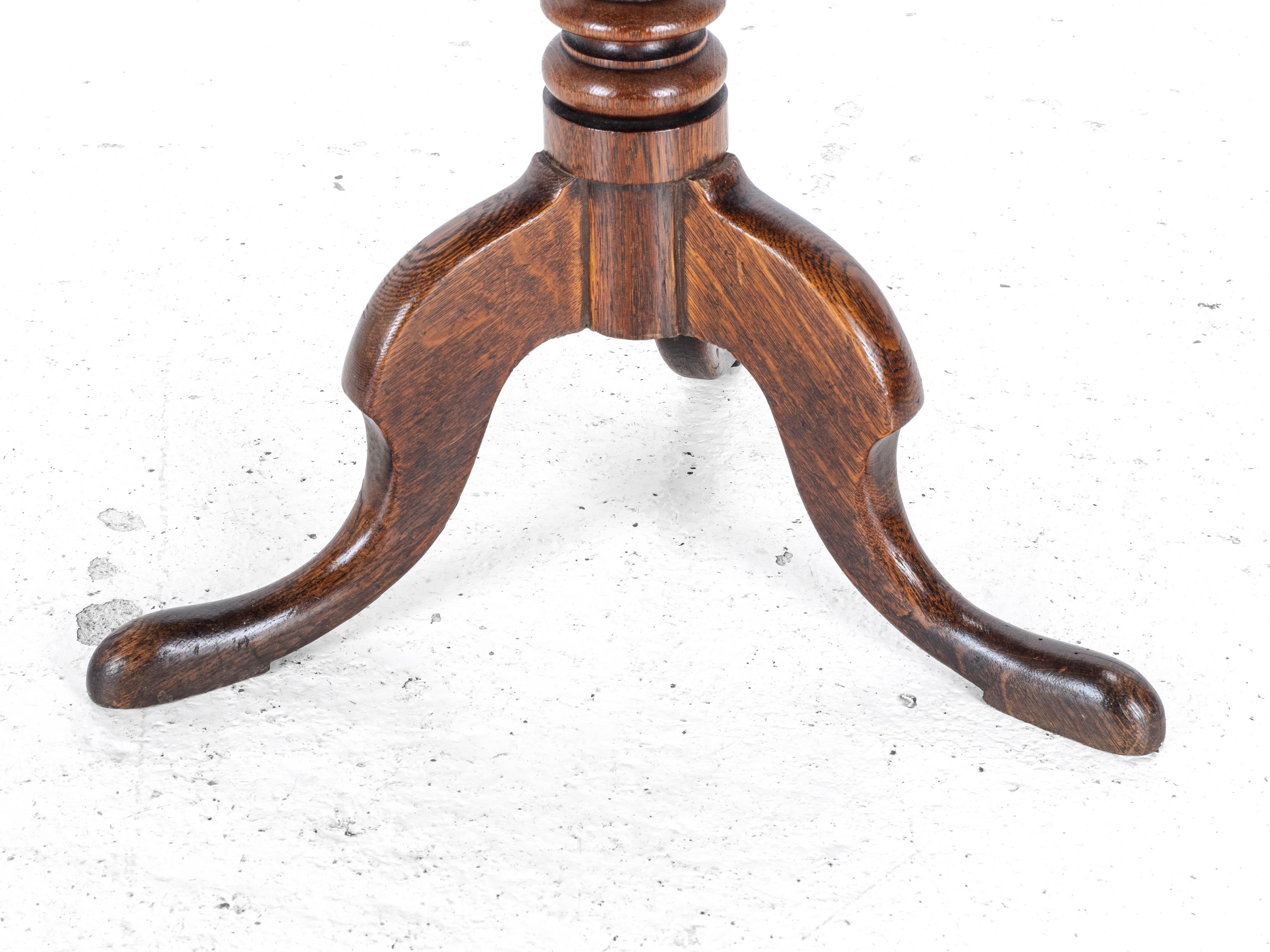 Georgianischer Wein-Dreibein-Tisch aus Eiche im Landhausstil C1800 (George III.-Beistellleuchte) 7