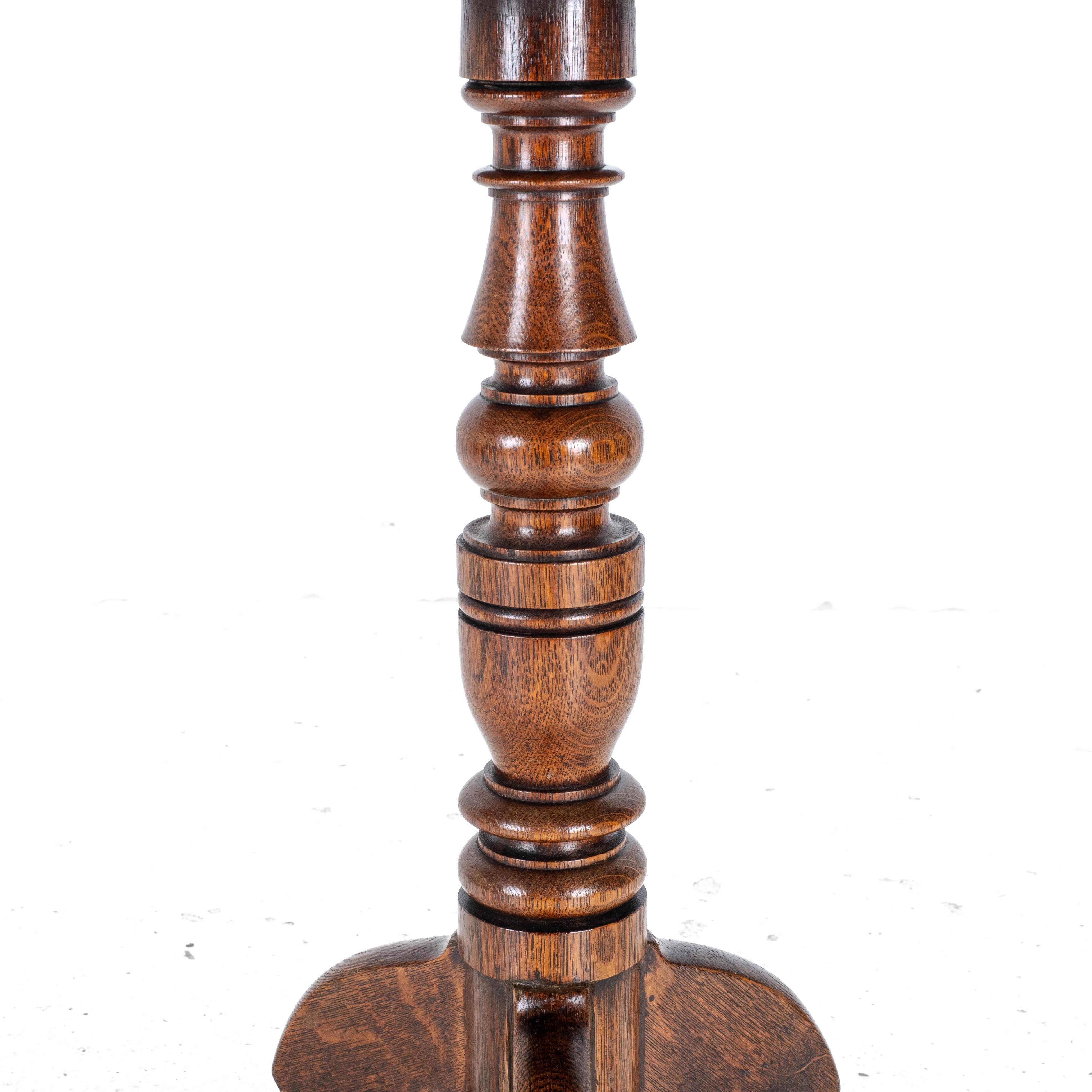 Georgianischer Wein-Dreibein-Tisch aus Eiche im Landhausstil C1800 (George III.-Beistellleuchte) 1