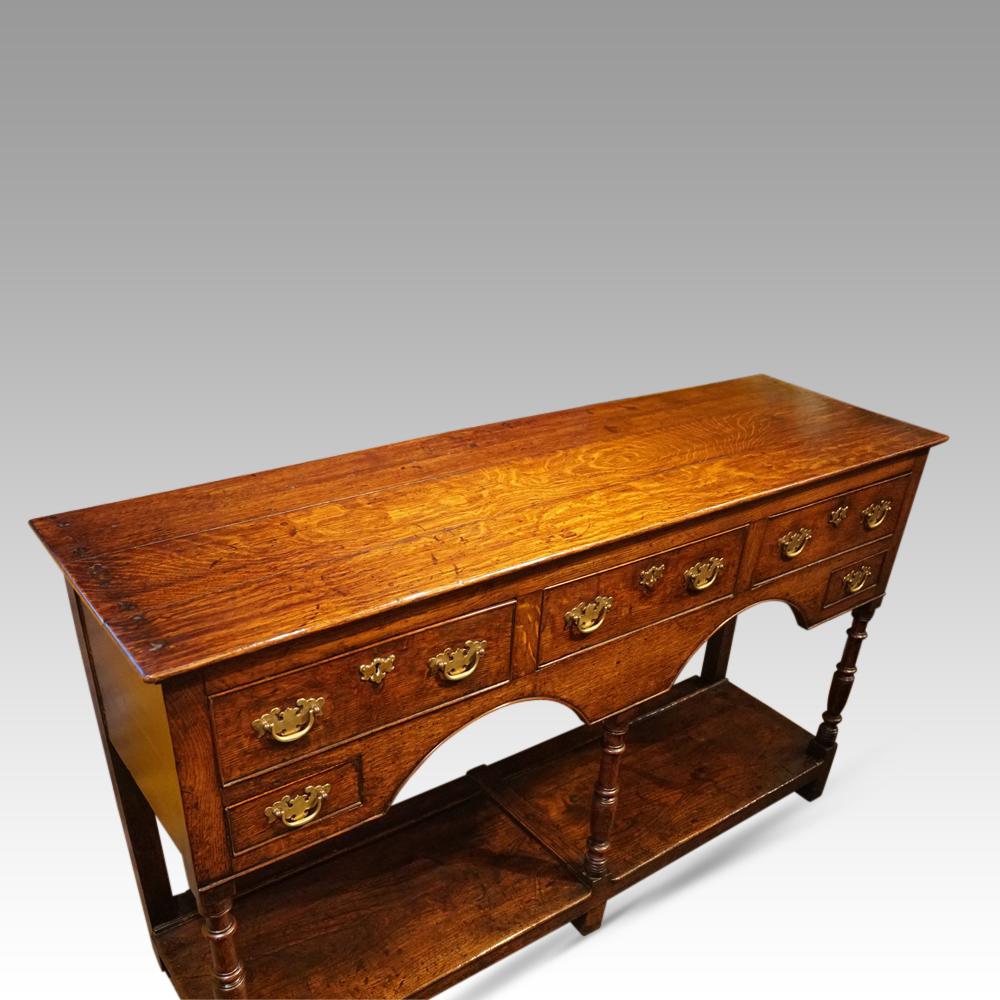 Antique oak dresser base
This Georgian oak pot board dresser was made circa 1830. 
This Antique oak dresser base is of a lovely nut-brown colour, a good patina and a great compact size.
Fitted with 3 drawers along the top, and small candle/spice