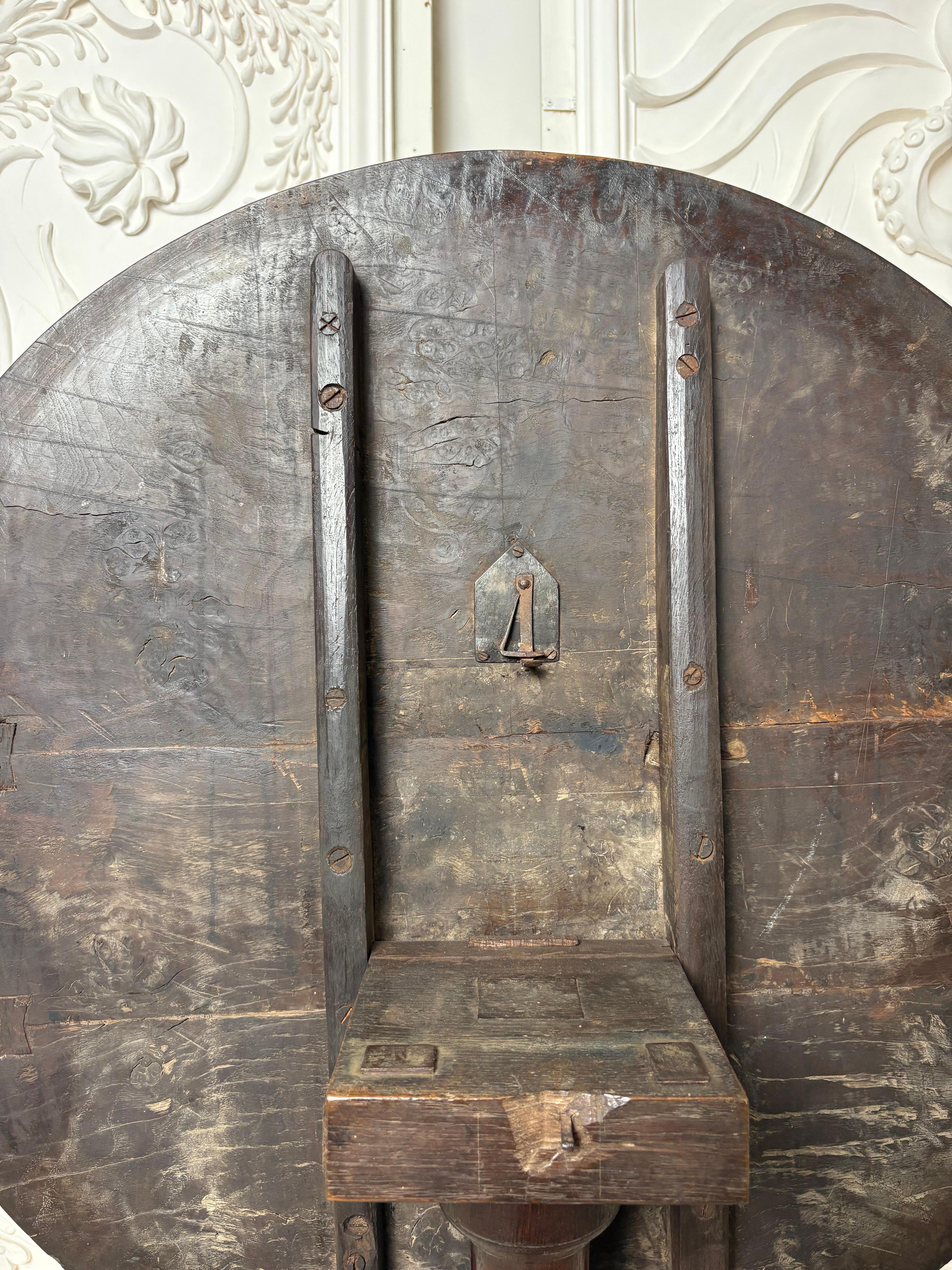 Georgian Oak & Elm tripod table For Sale 7