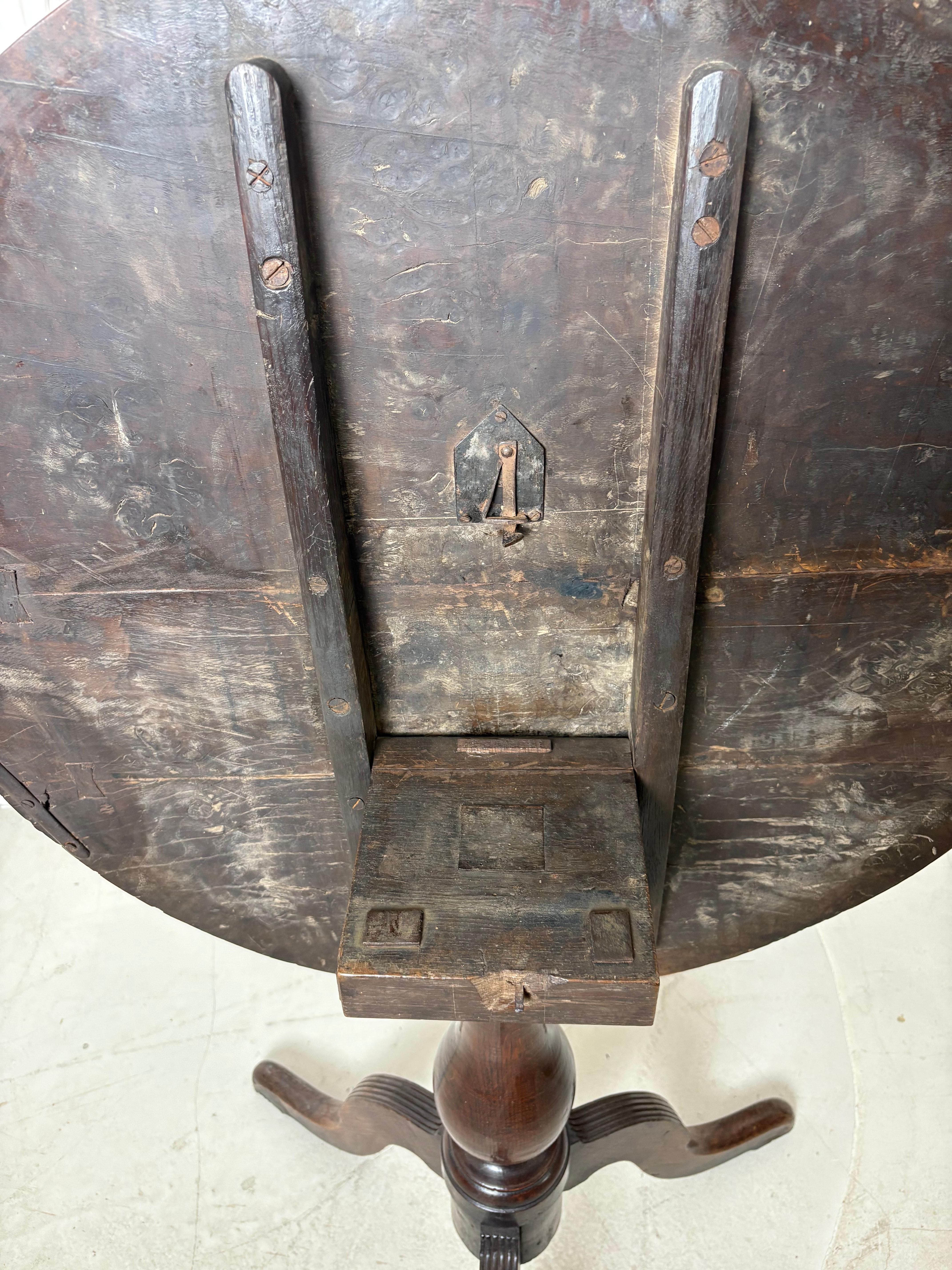 Georgian Oak & Elm tripod table For Sale 9