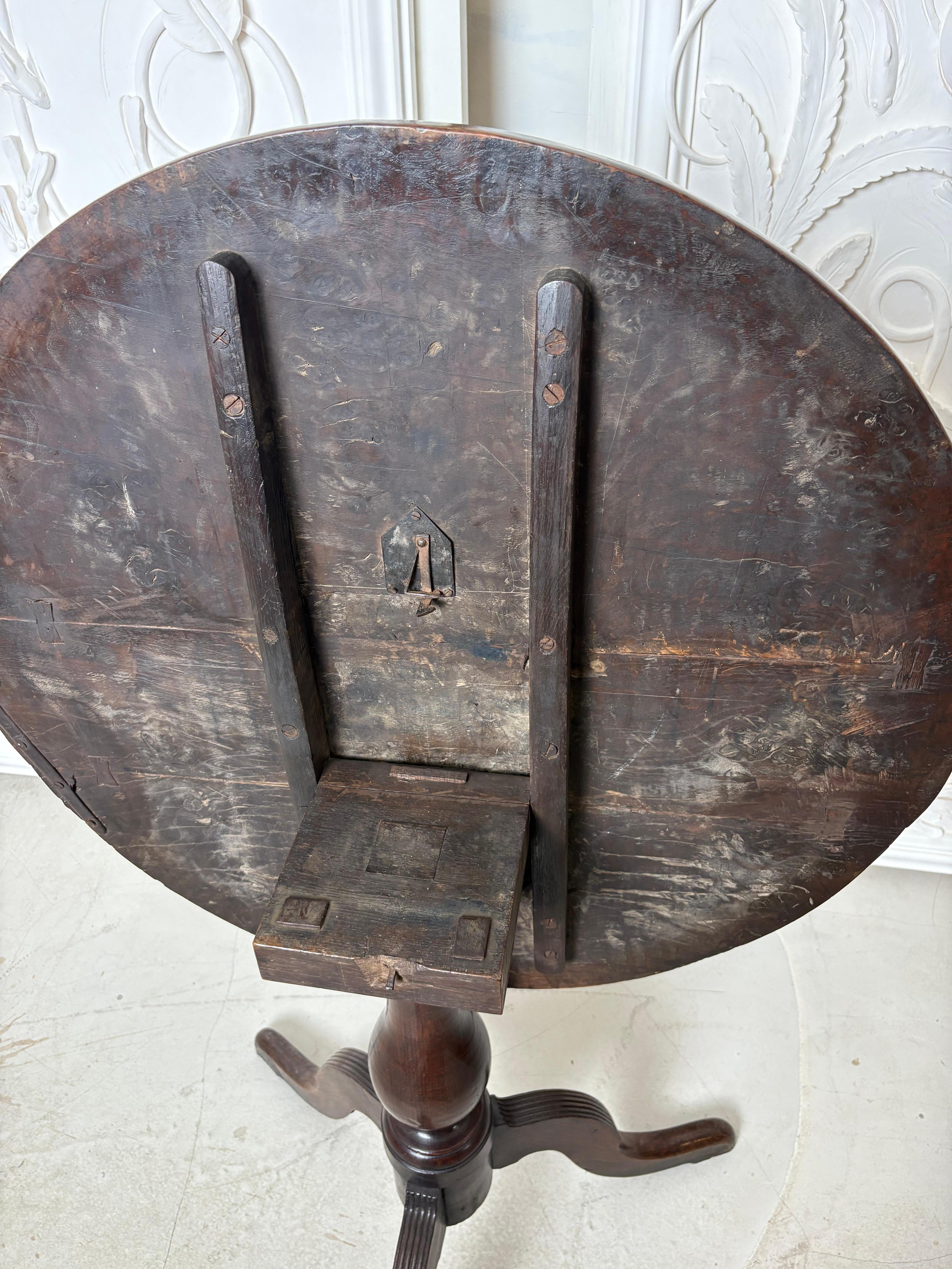Georgian Oak & Elm tripod table For Sale 10