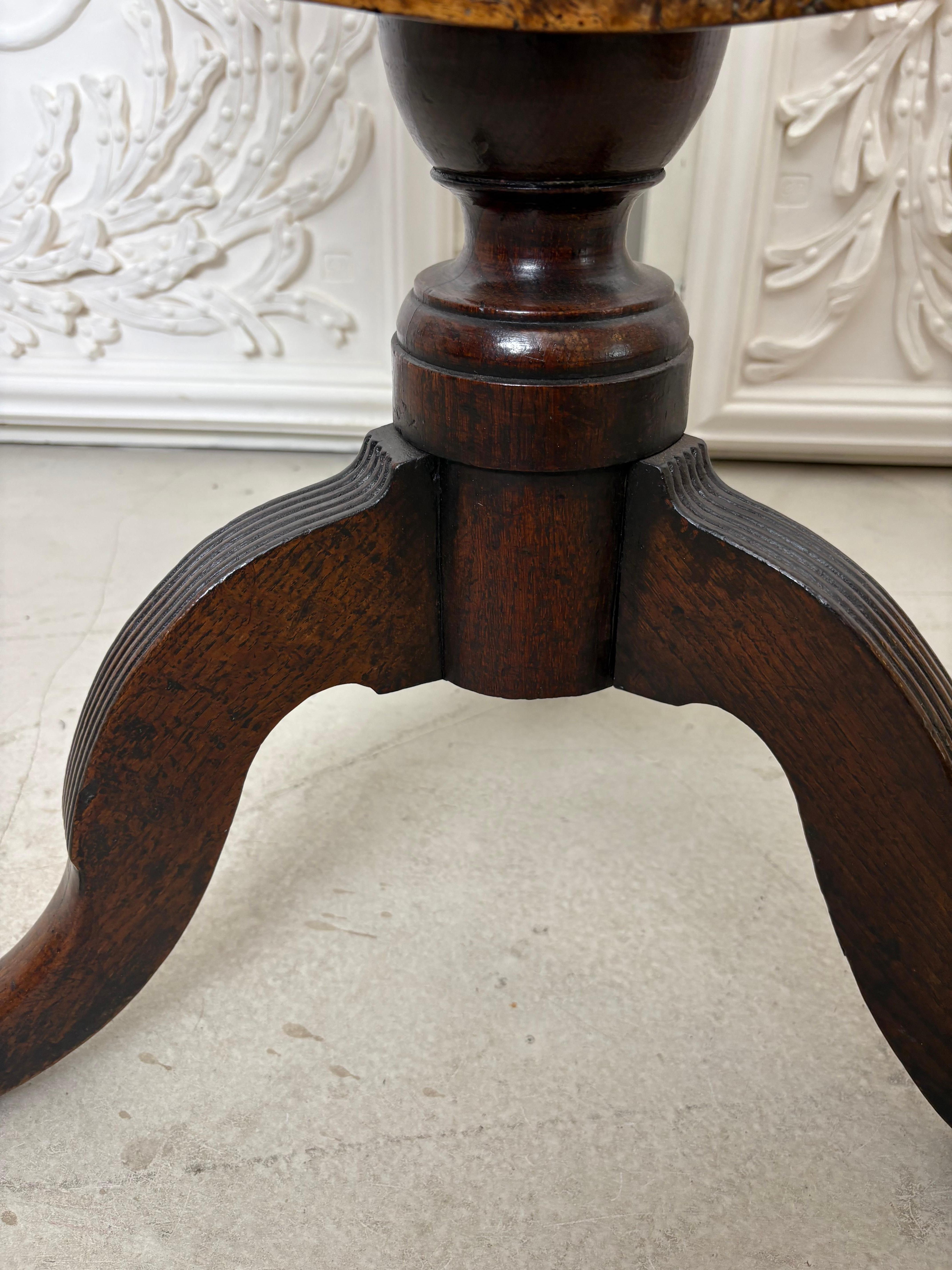 Georgian Oak & Elm tripod table For Sale 2