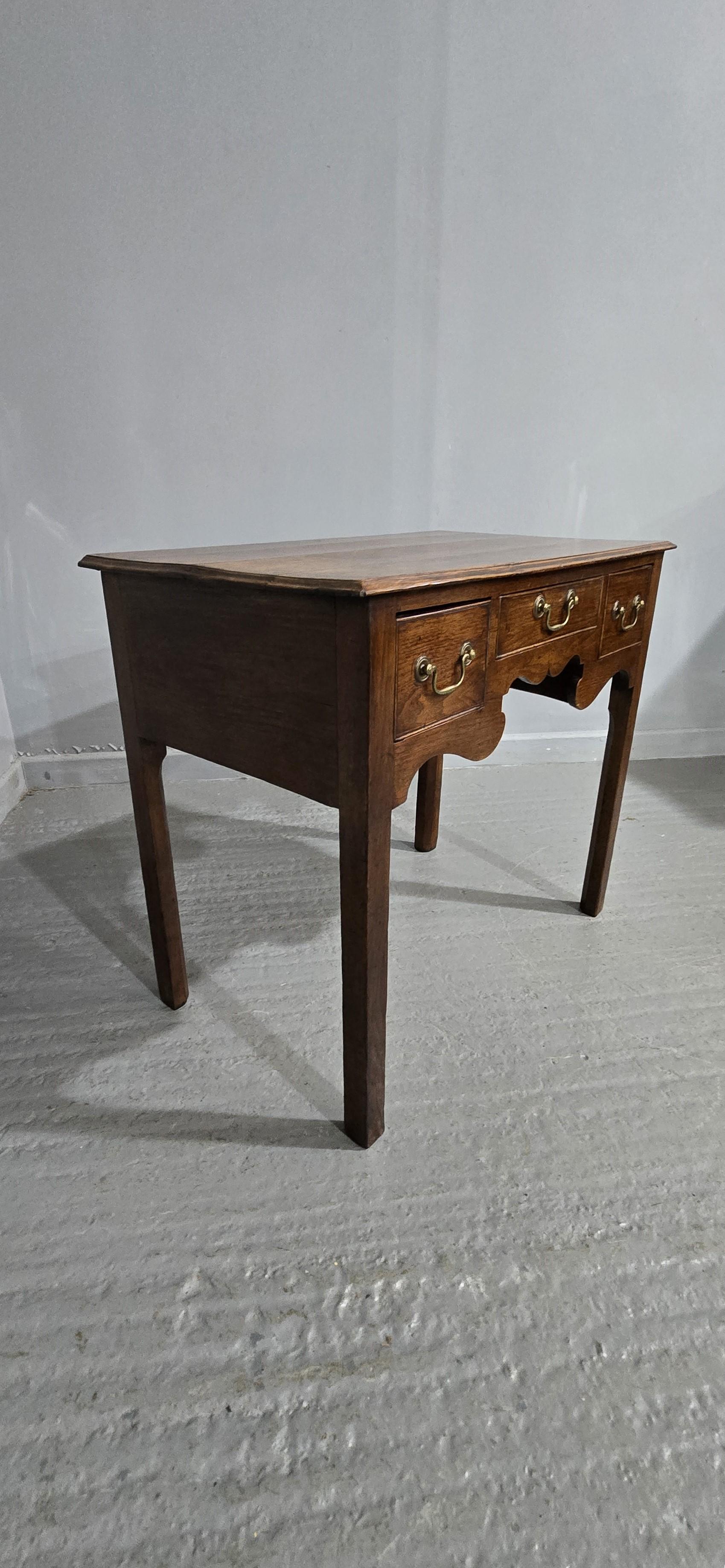 Lowboy georgiano in Oak In condizioni buone in vendita a Swadlincote, GB