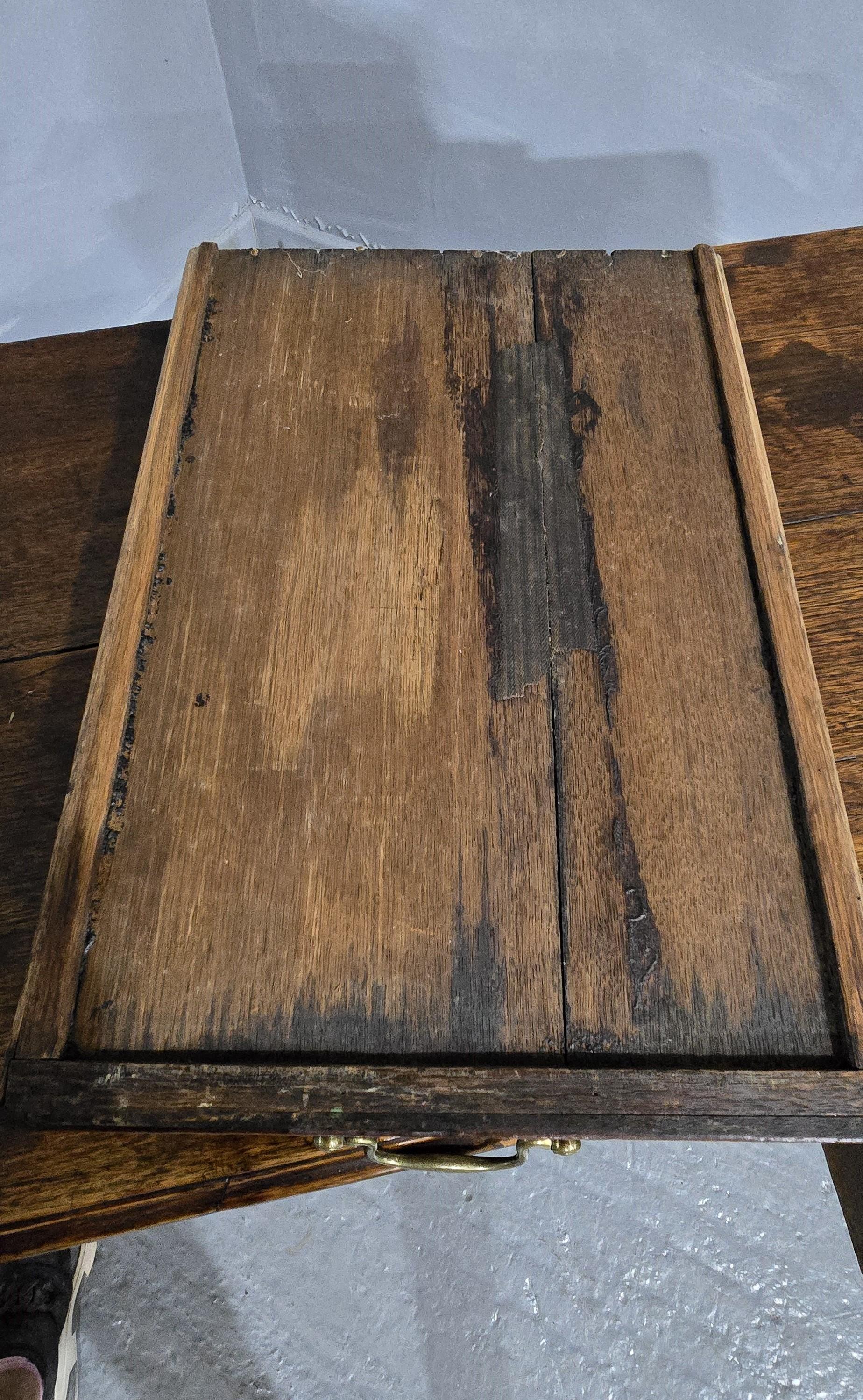 Quercia Lowboy georgiano in Oak in vendita
