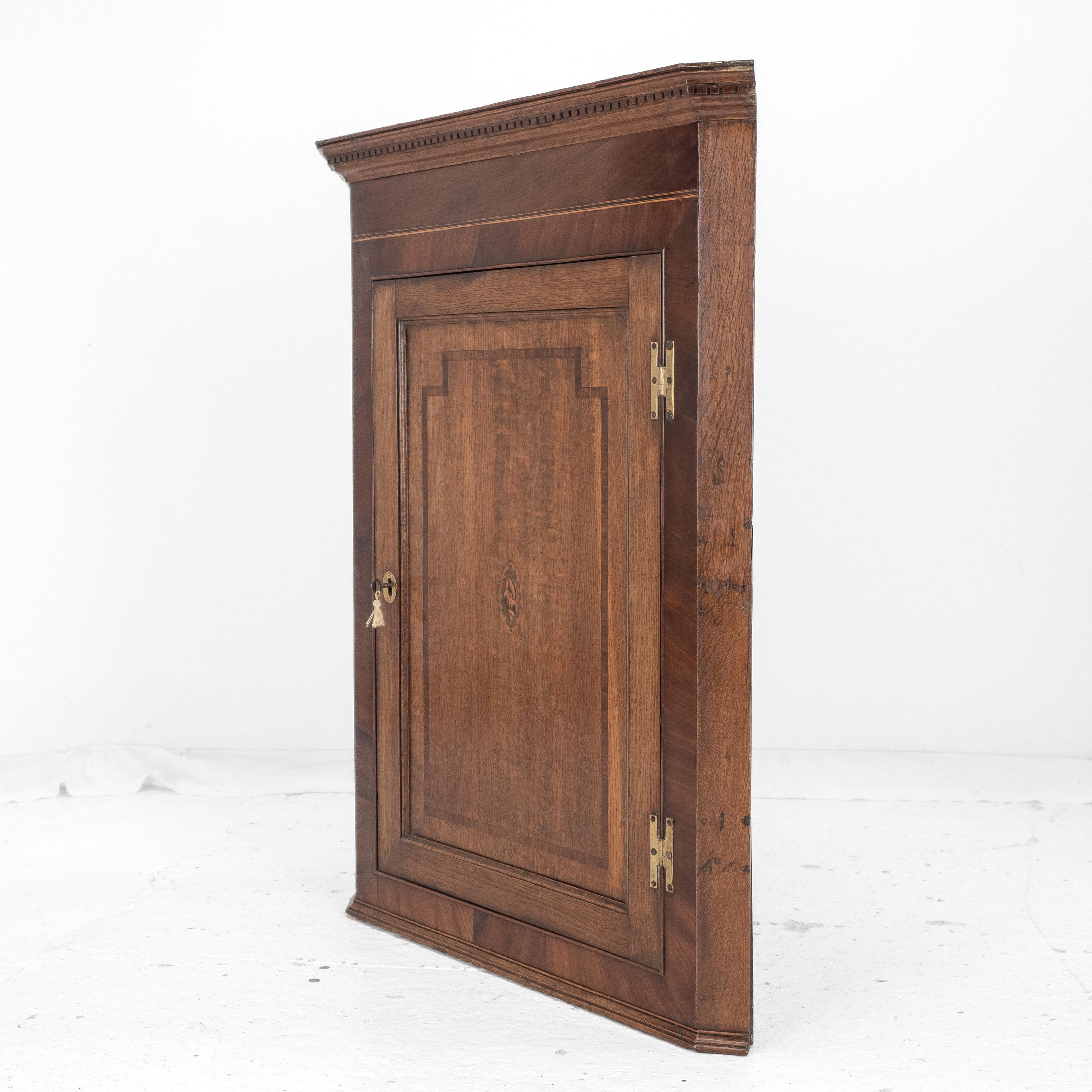 Georgian Oak Mahogany Inlaid Wall-Hanging Corner Cupboard Late c18th George III For Sale 10