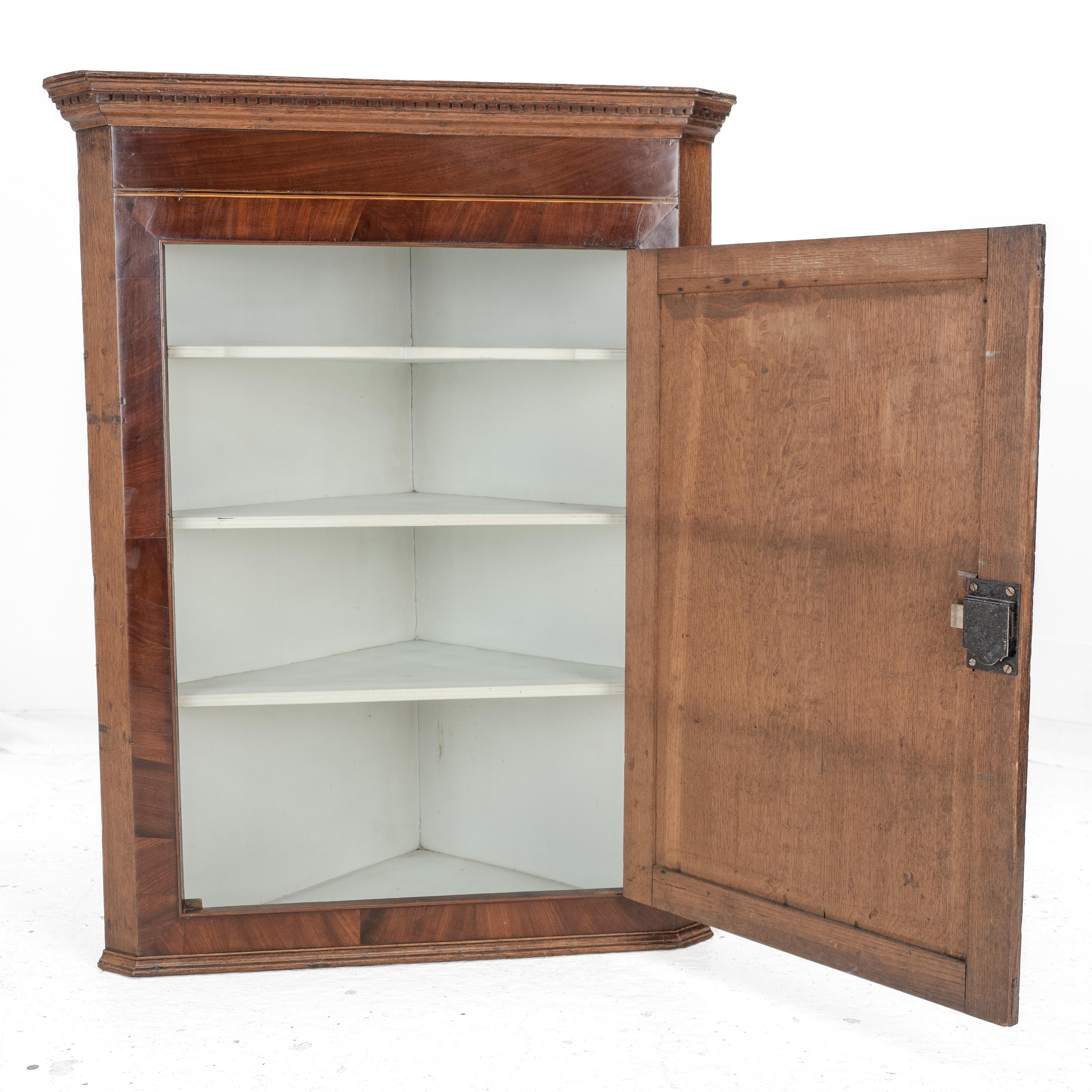 Georgian Oak Mahogany Inlaid Wall-Hanging Corner Cupboard Late c18th George III In Good Condition For Sale In Leeds, GB