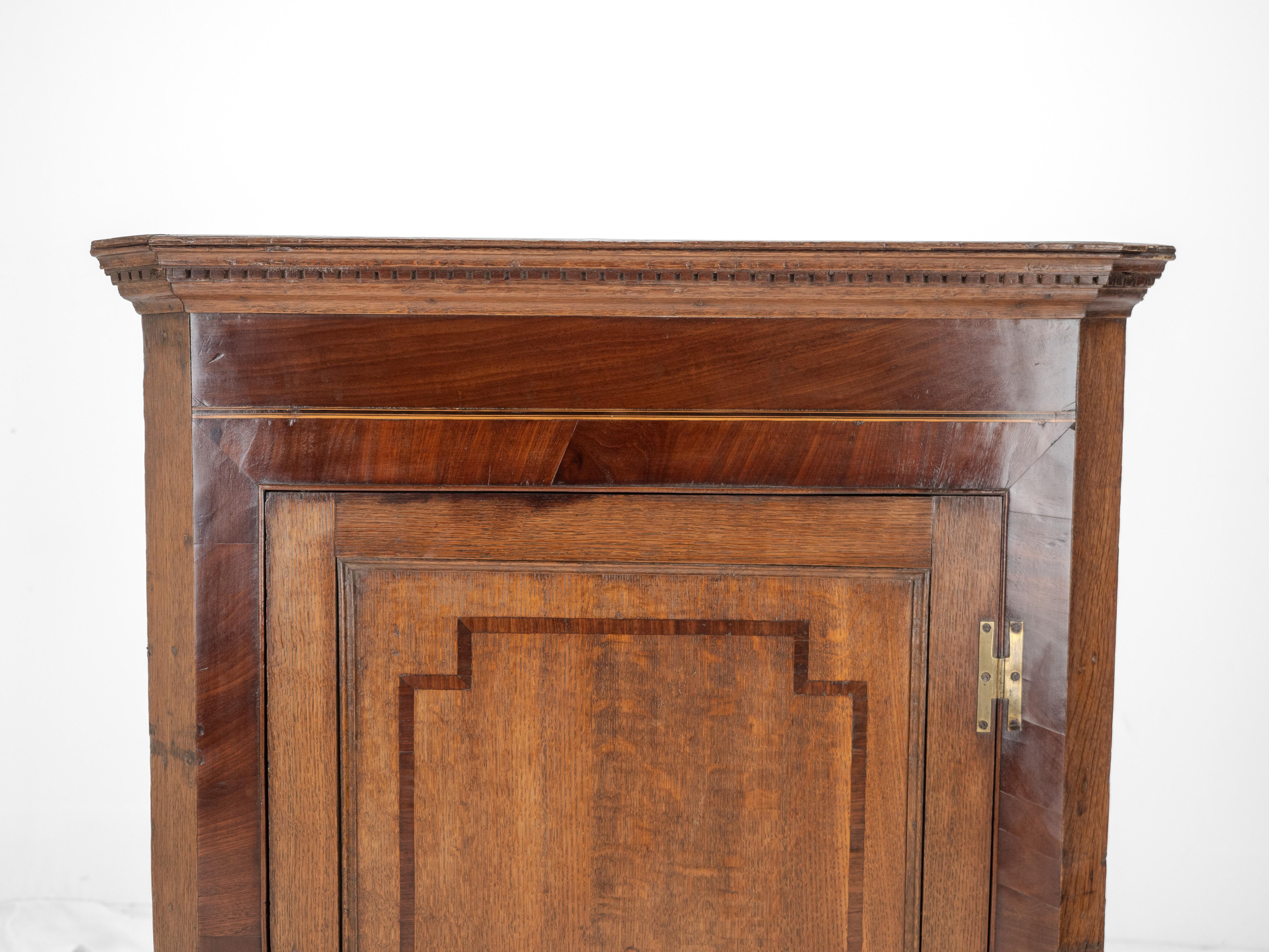 Georgian Oak Mahogany Inlaid Wall-Hanging Corner Cupboard Late c18th George III For Sale 2