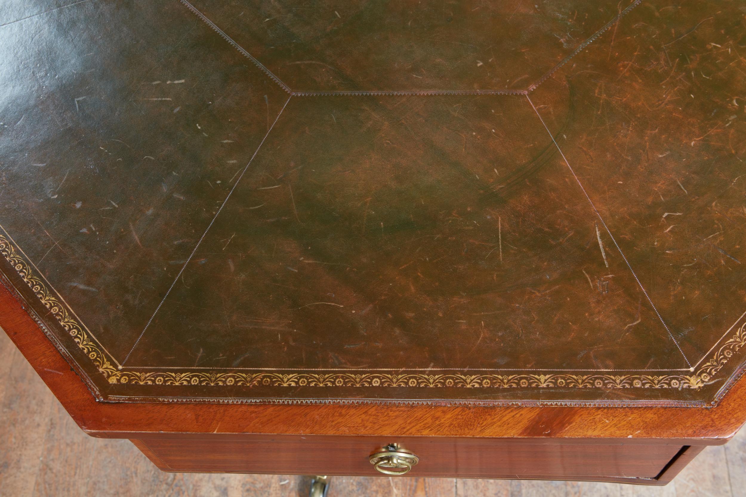 Georgian Octagonal Library Table In Good Condition In Greenwich, CT