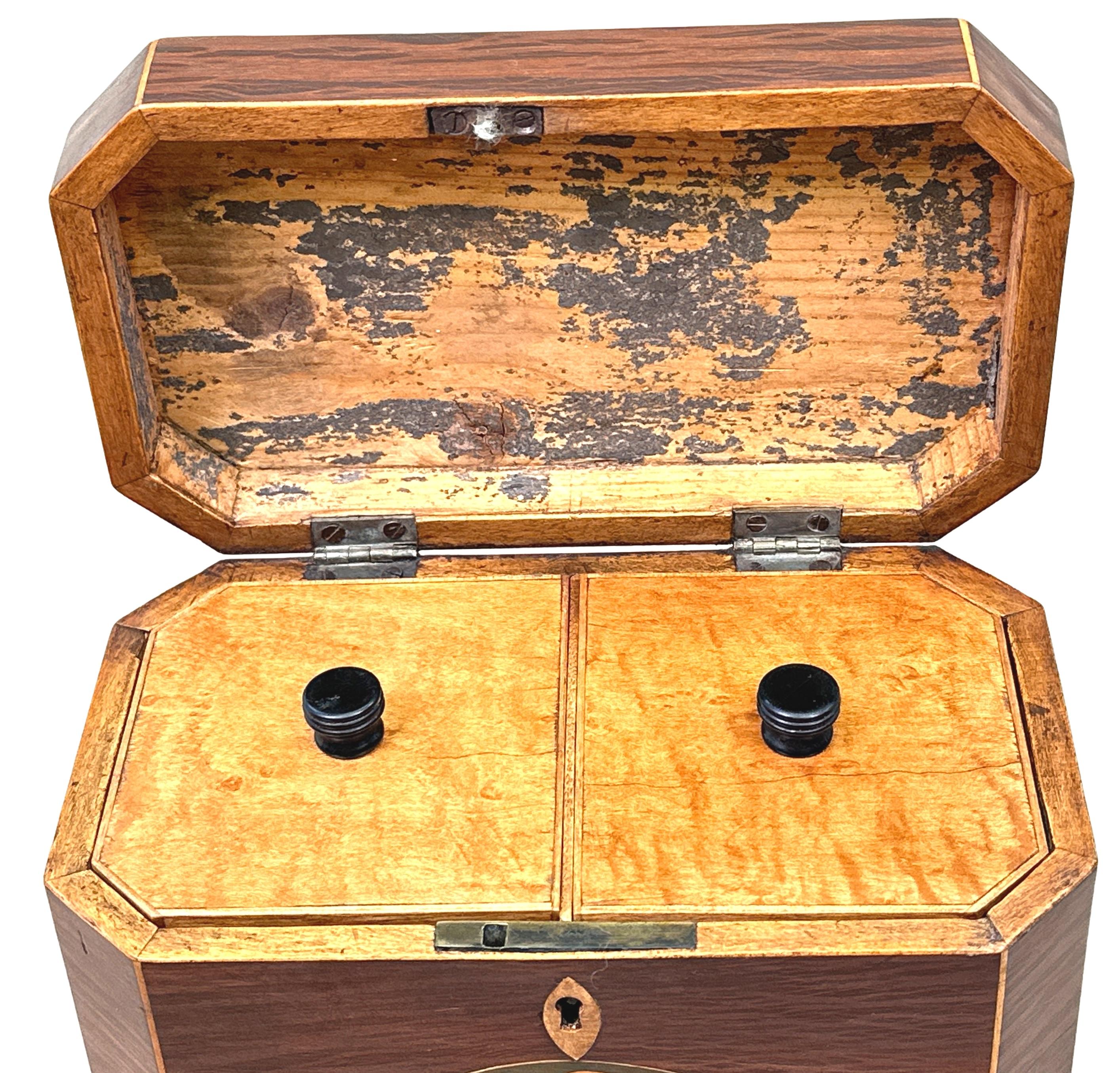 Georgien Boîte à thé géorgienne octogonale en bois de grège en vente
