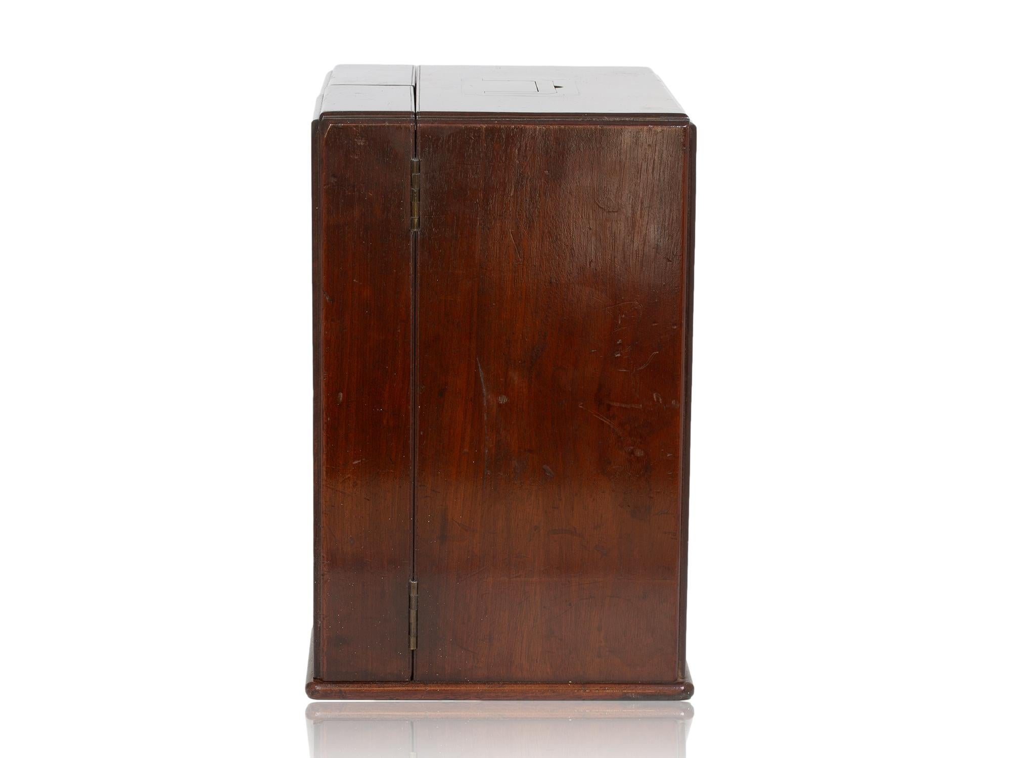 Cabinet d'apothicaire géorgien original en acajou Bon état - En vente à Northampton, GB