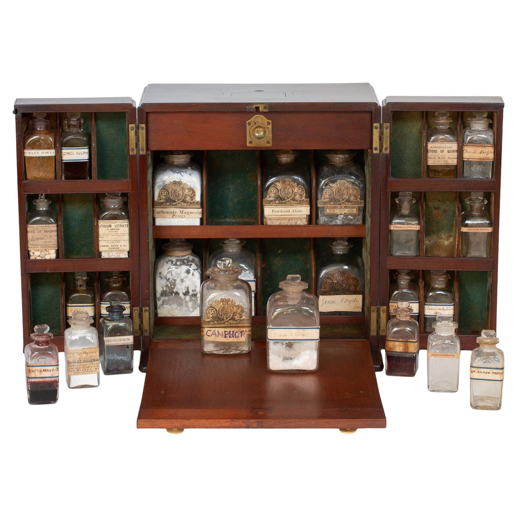 Gabinetto speziale georgiano originale in mogano