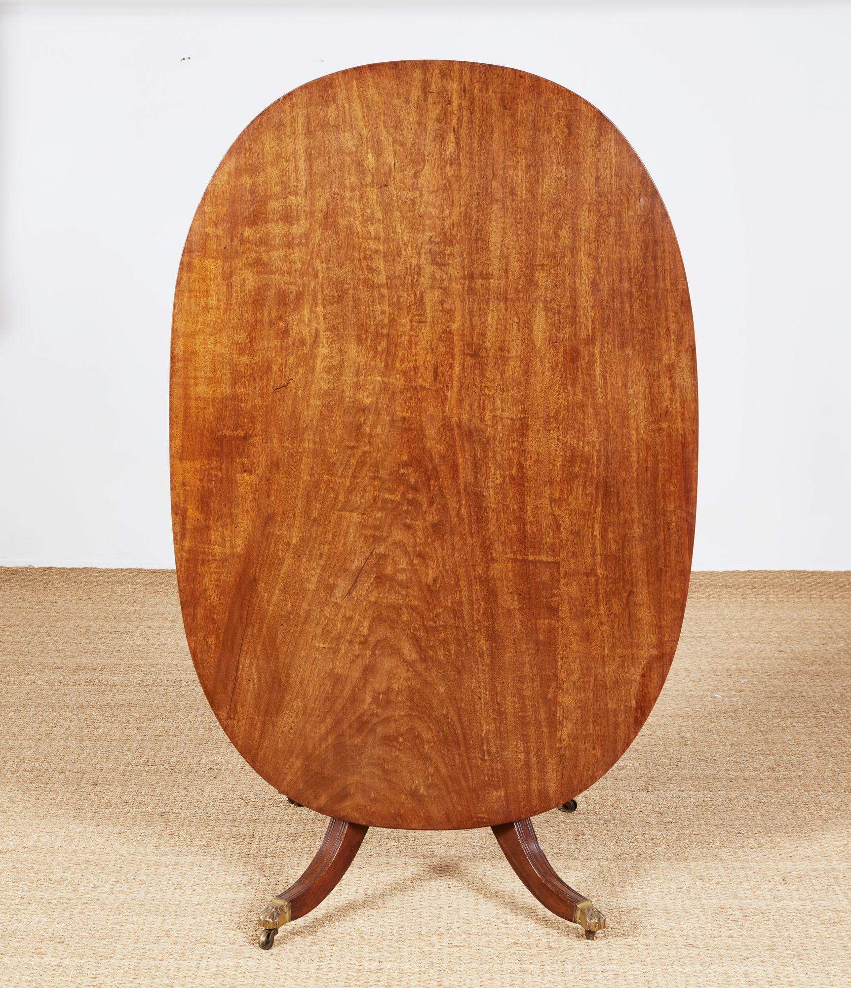 Georgian Oval Breakfast Table In Good Condition In Greenwich, CT