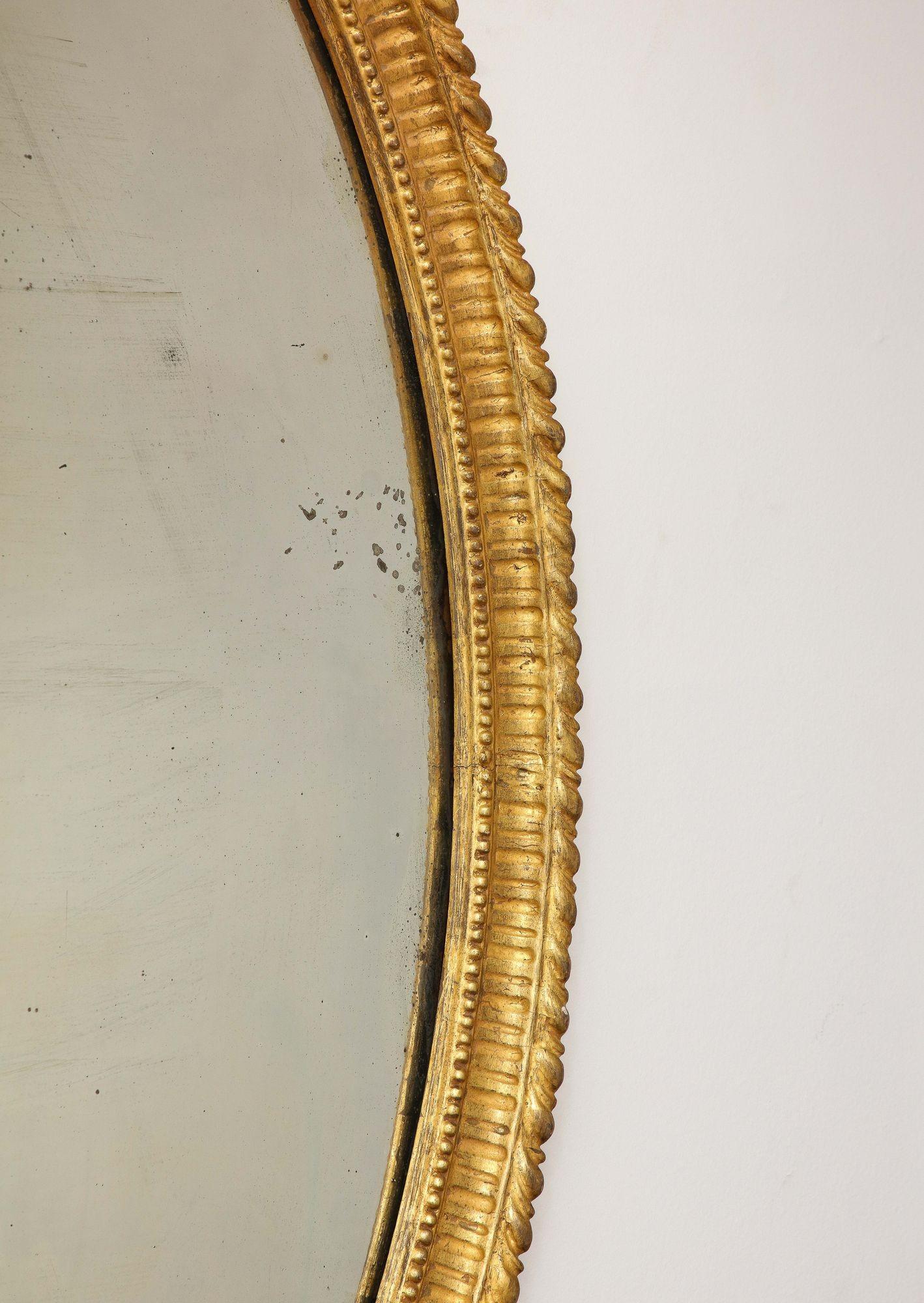 Georgian Oval Giltwood Mirror with Eagle Crest For Sale 1