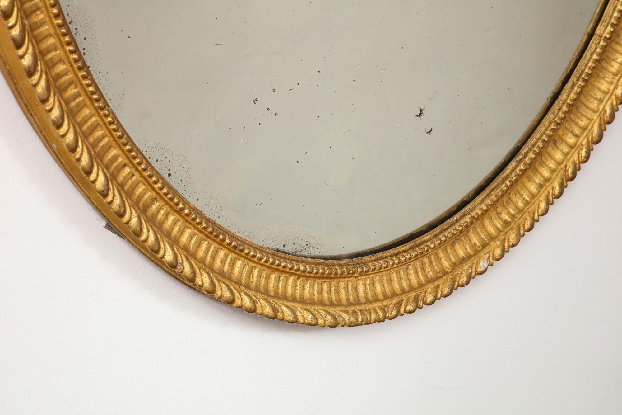 Georgian Oval Giltwood Mirror with Eagle Crest For Sale 2