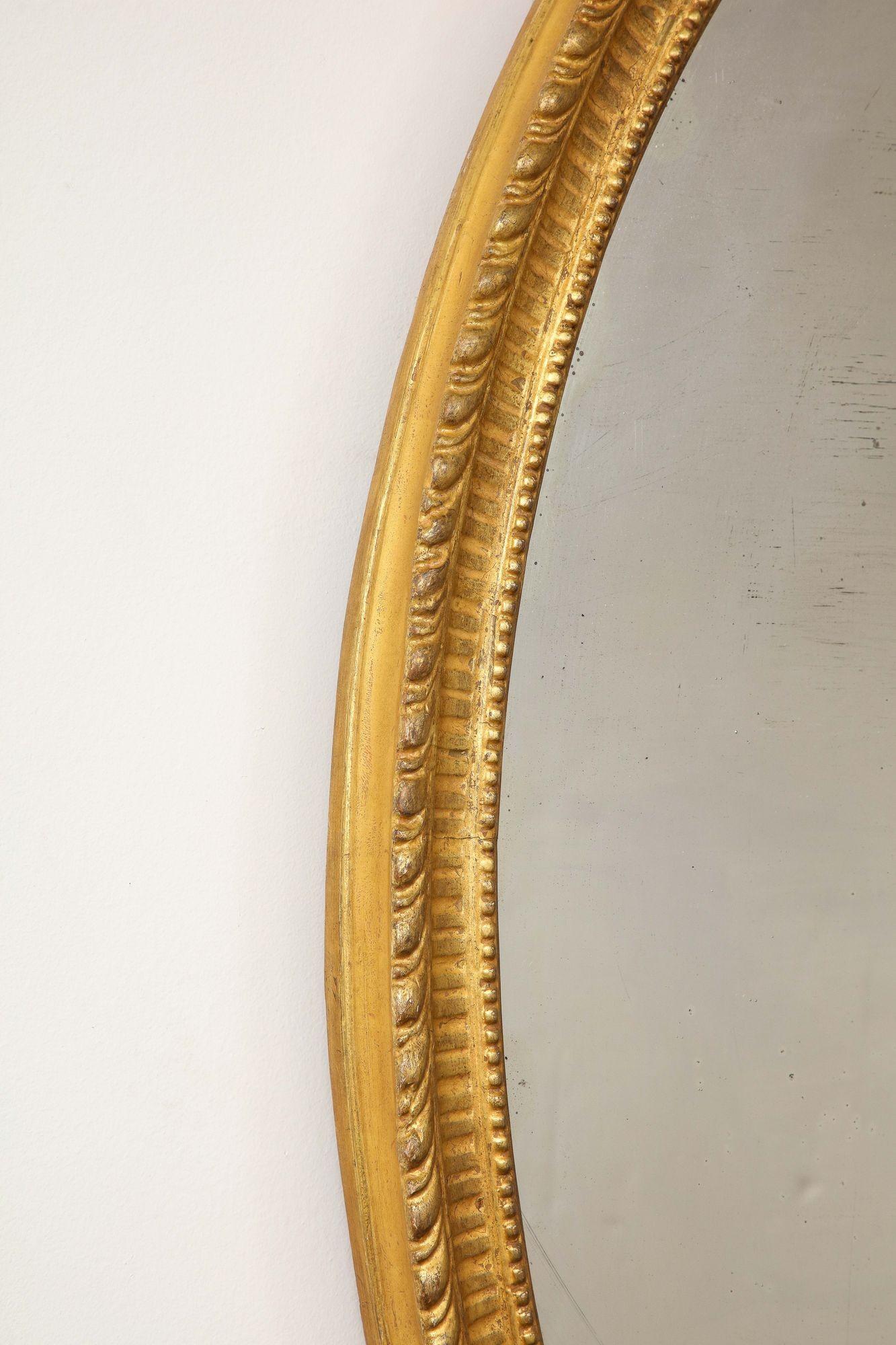 Miroir ovale géorgien en bois doré avec écusson d'aigle en vente 2