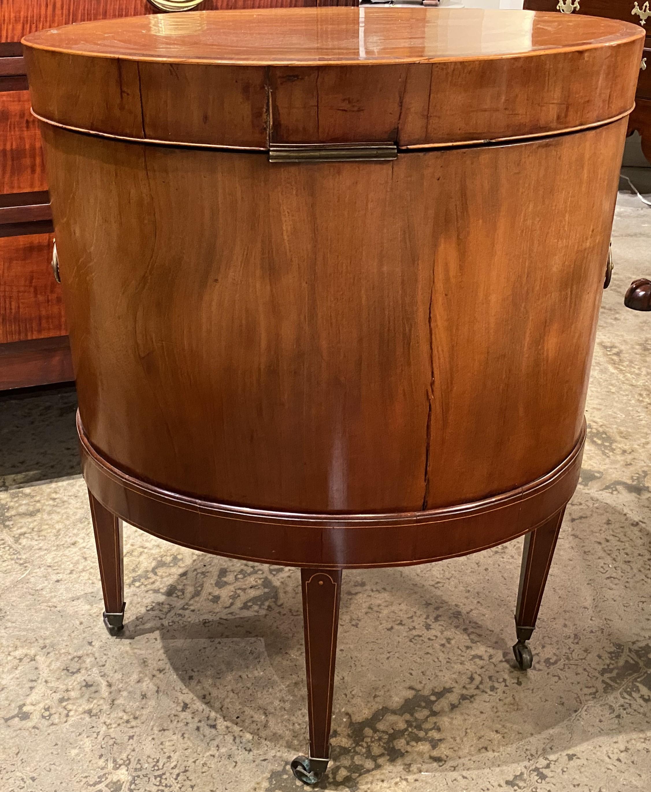 Cellarette ovale géorgienne en acajou sur Stand circa 1790 en vente 3