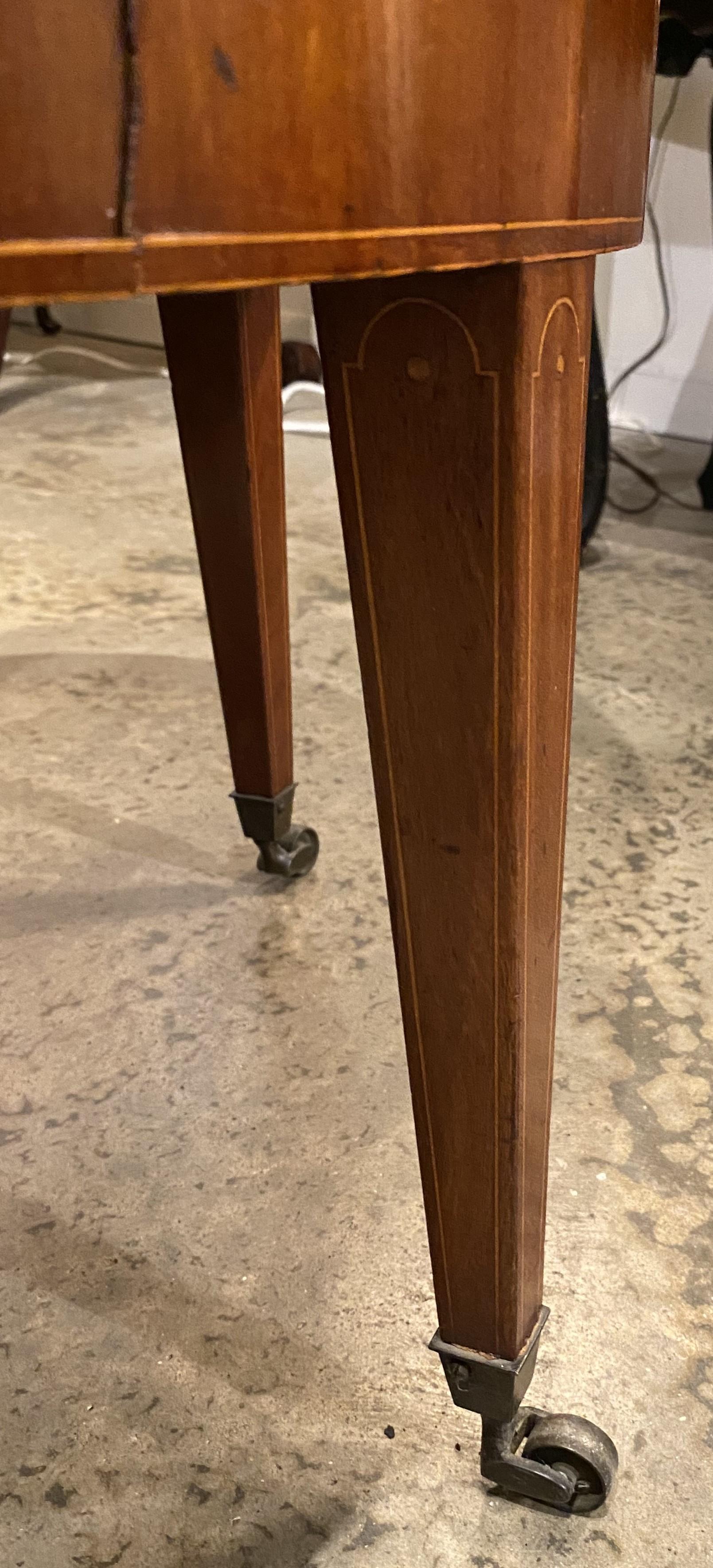 Cellarette ovale géorgienne en acajou sur Stand circa 1790 en vente 8