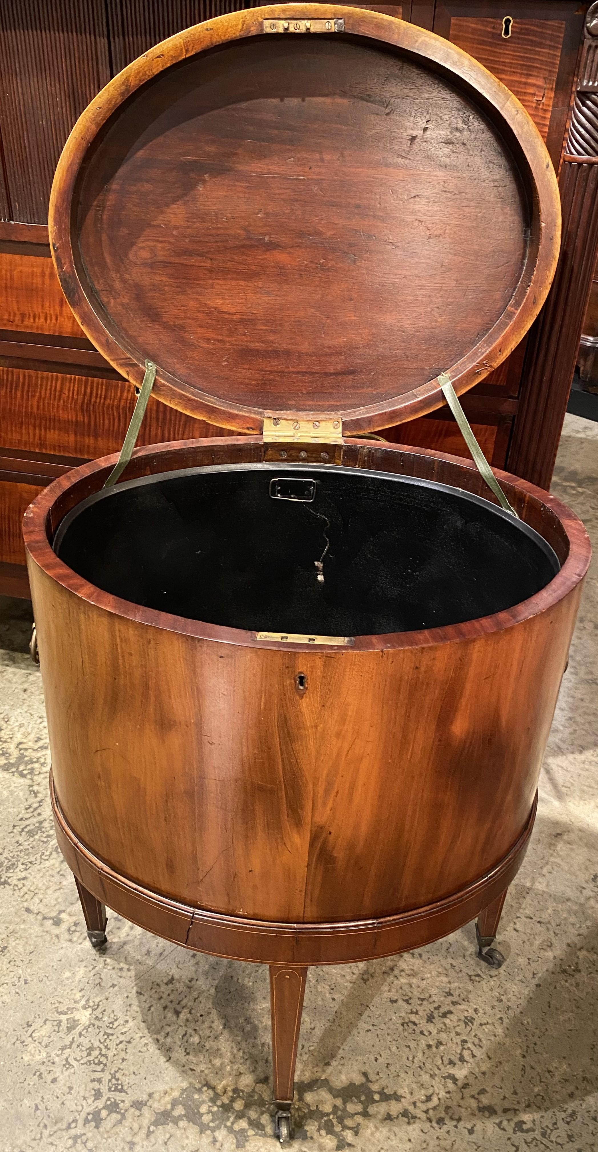 Georgian Oval Mahogany Cellarette on Stand circa 1790 In Good Condition For Sale In Milford, NH