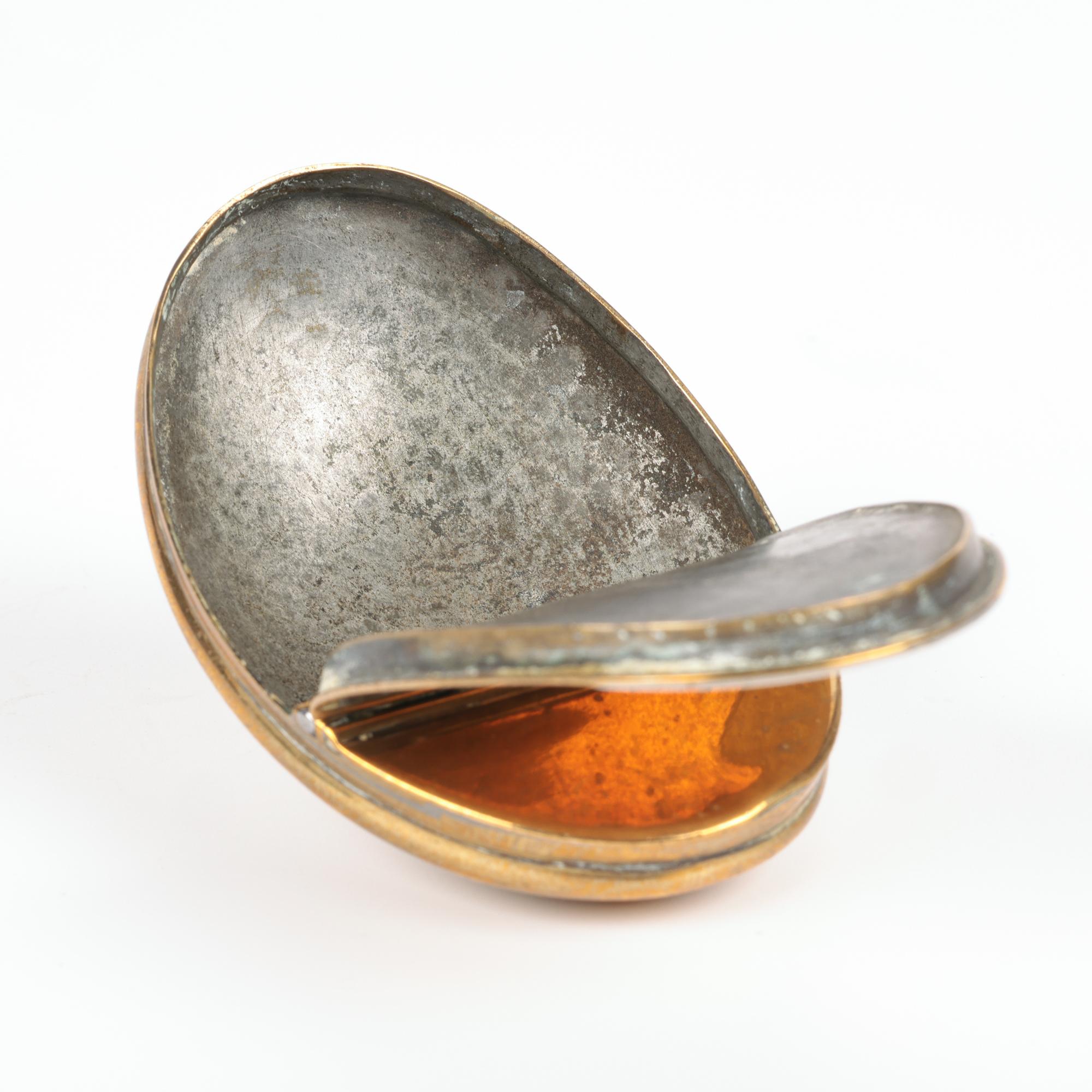 Georgian Oval Silver Mounted Brass Pocket Snuff Box In Good Condition For Sale In Bishop's Stortford, Hertfordshire