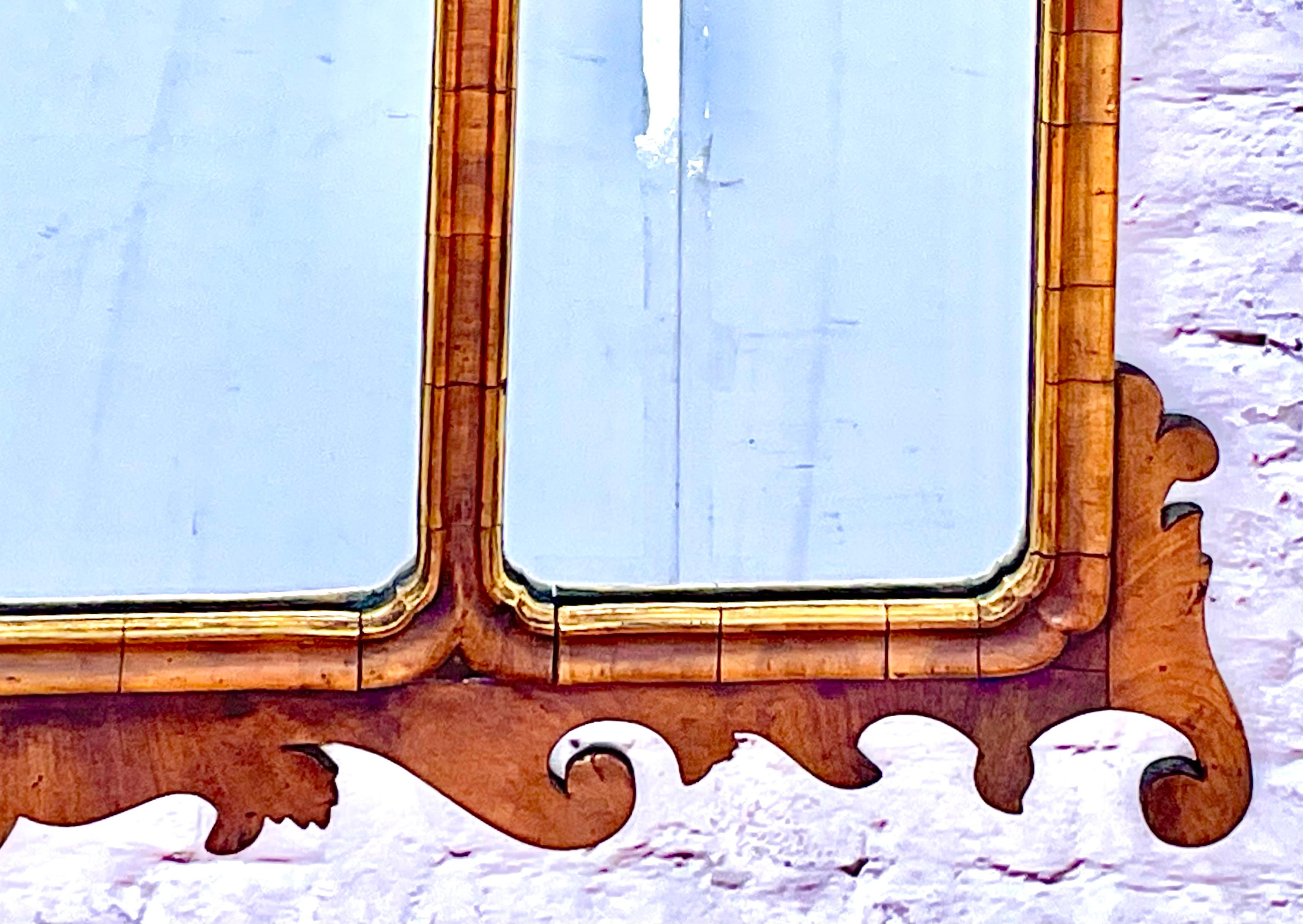 Doré Miroir à trumeau géorgien en noyer et parchemin doré en vente