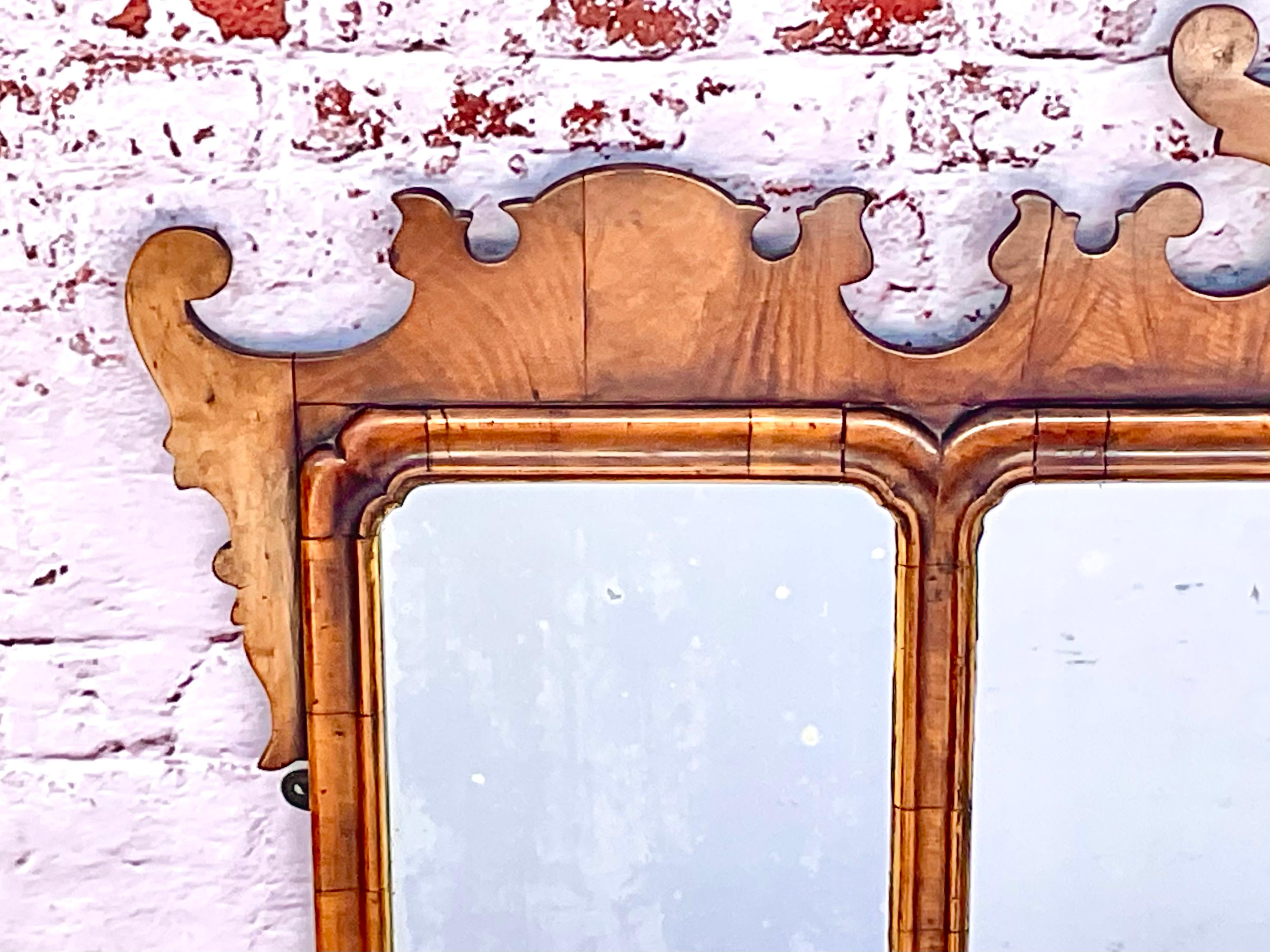 Bois Miroir à trumeau géorgien en noyer et parchemin doré en vente